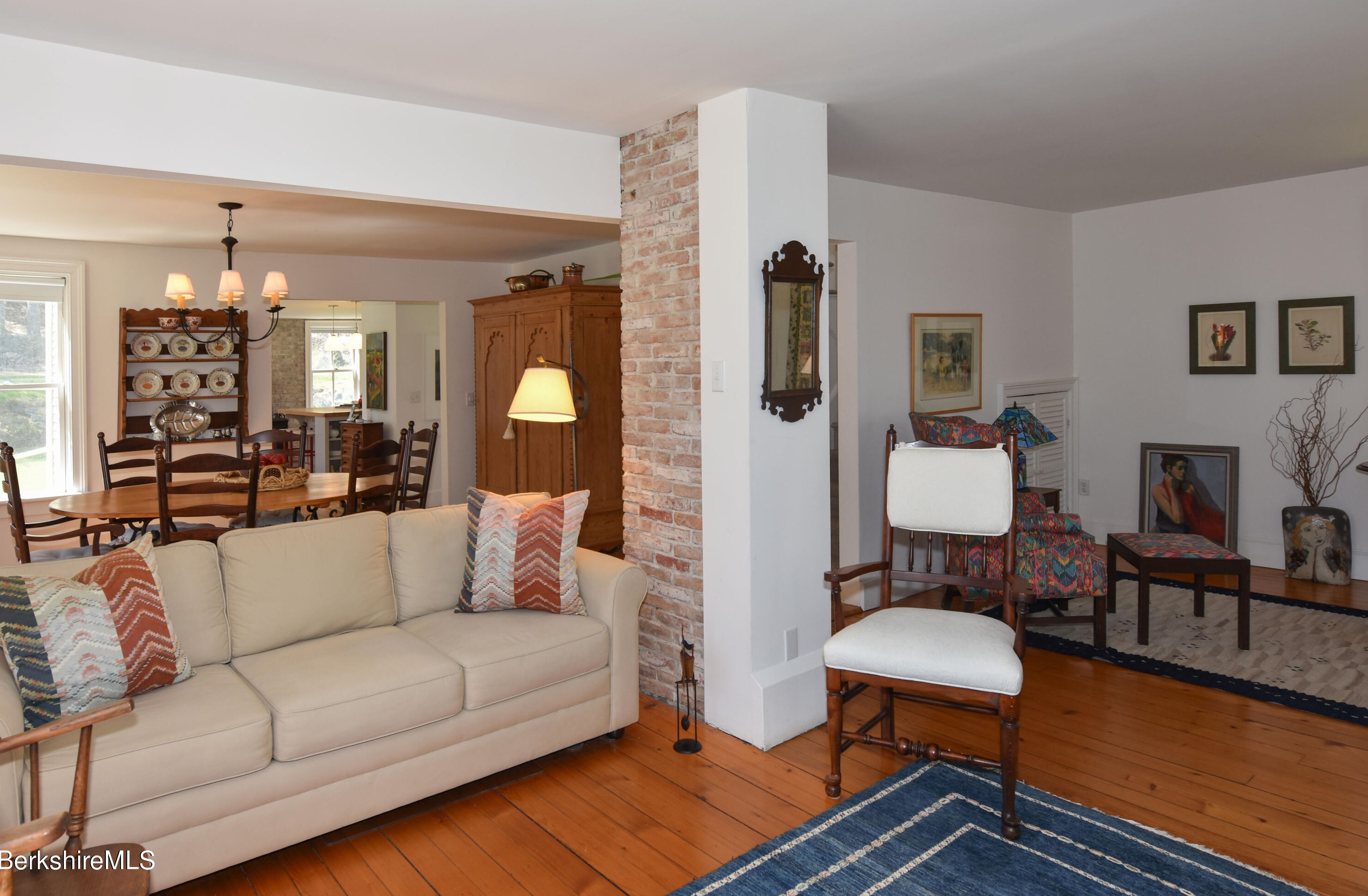 361 St, Lenox MA 01240-2235 exterior