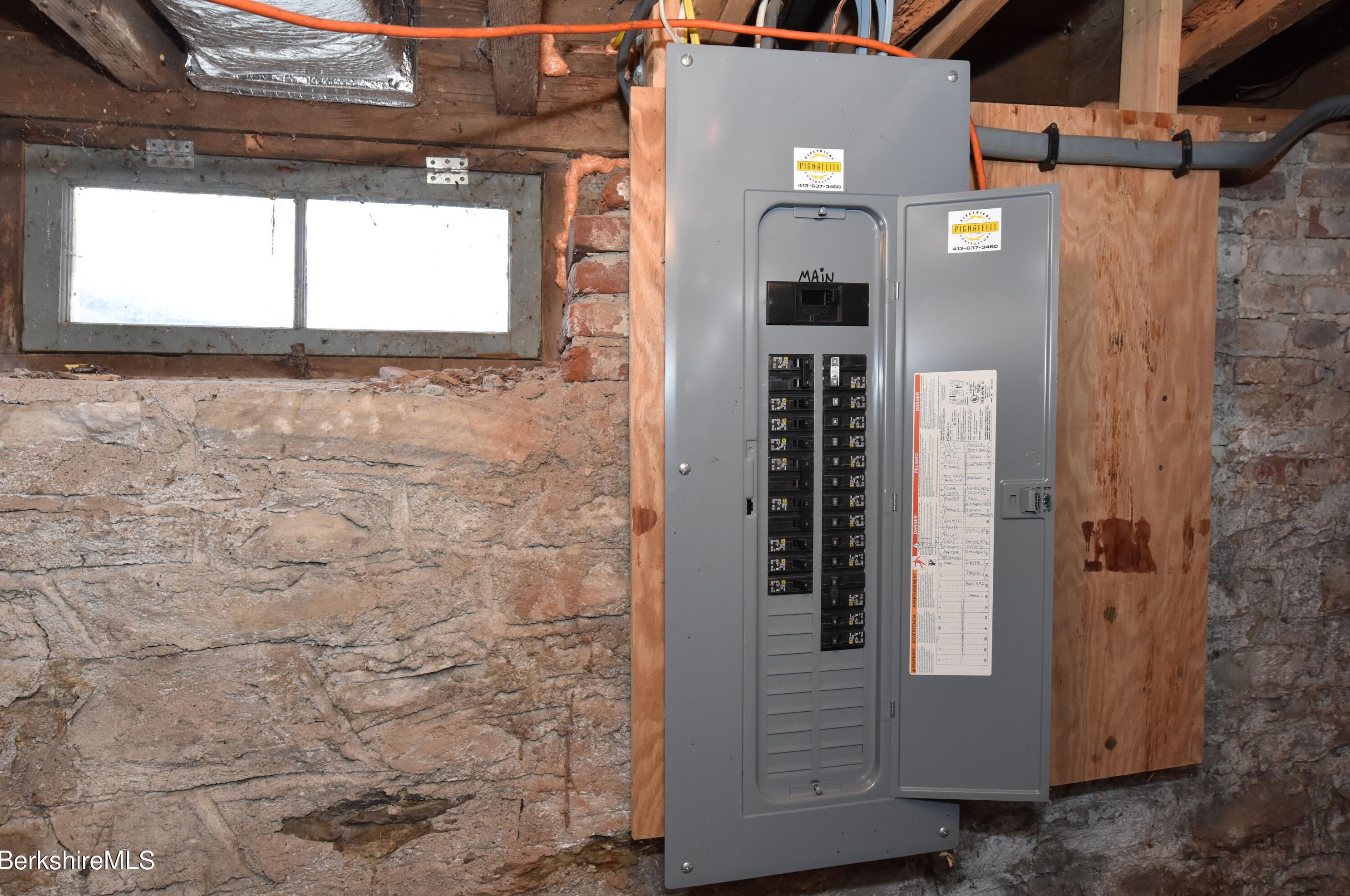 361 St, Lenox MA 01240-2235 exterior