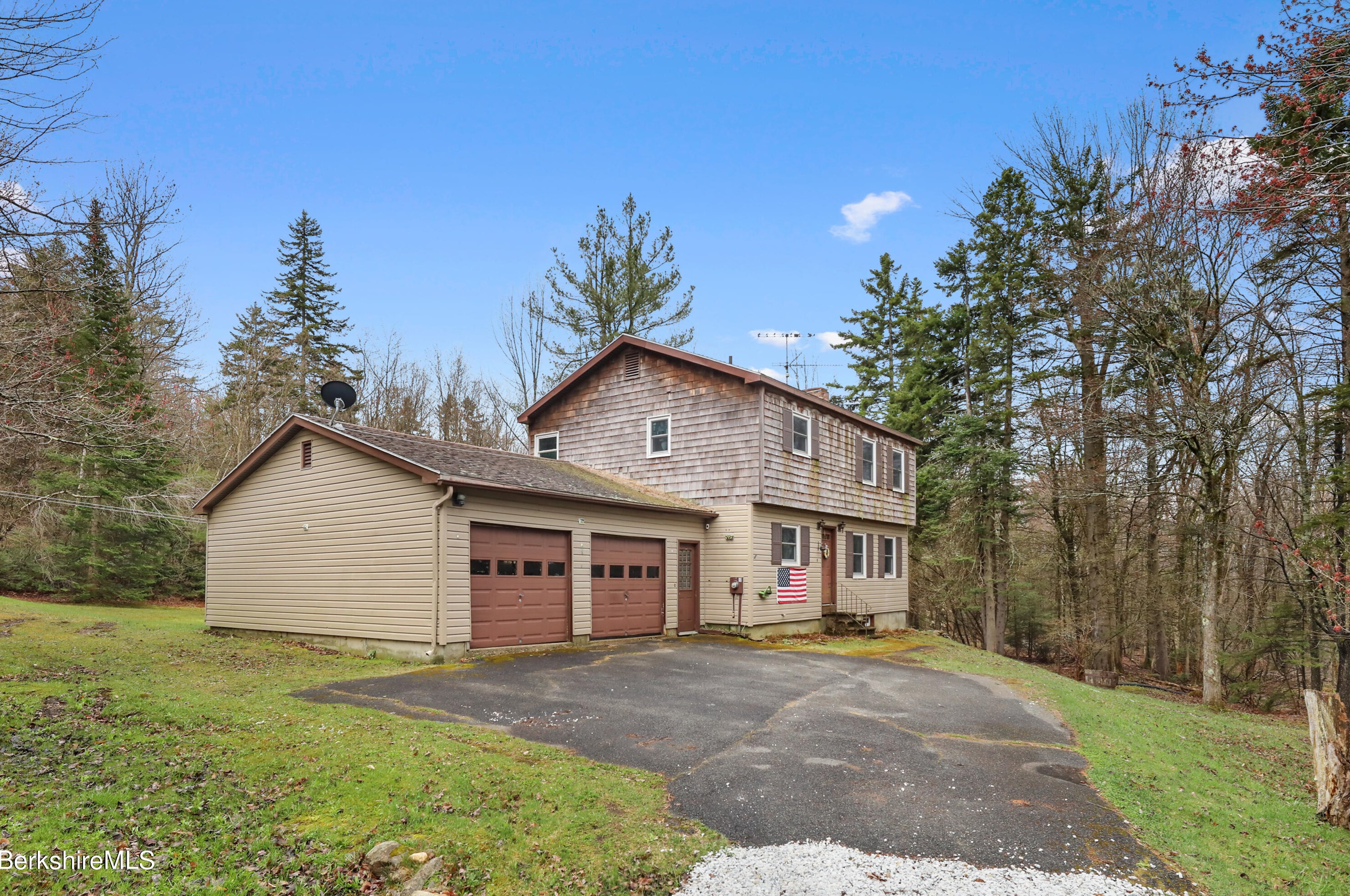 10 Spruce Dr, Peru, MA 01235 exterior