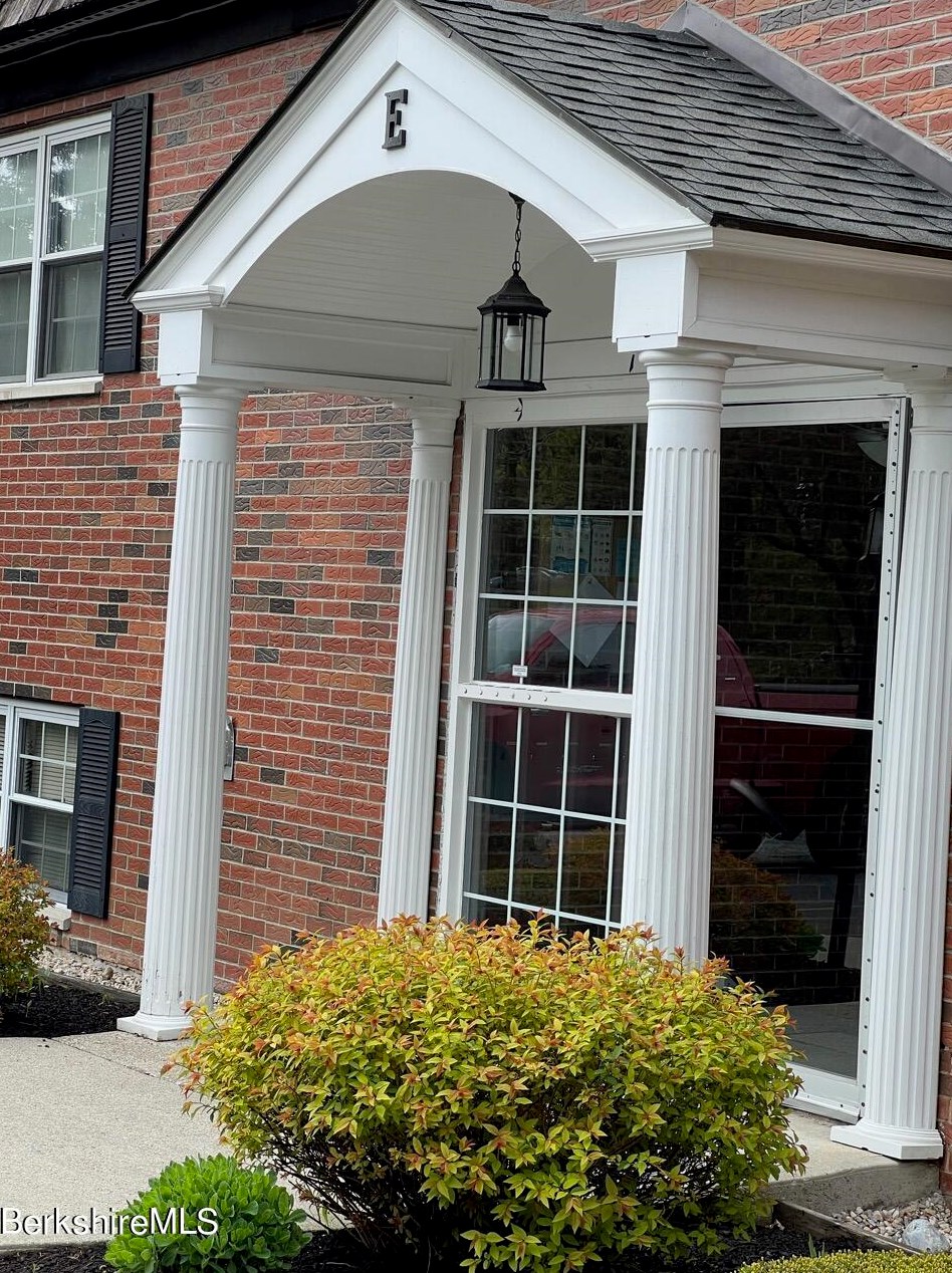 260 Pittsfield Rd #e-5, Lenox, MA 01240