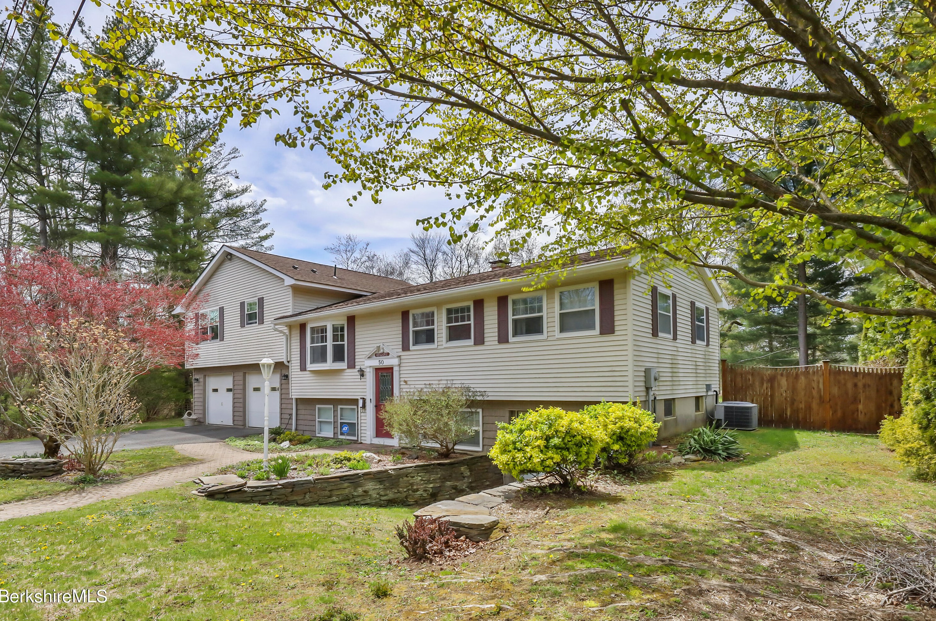 50 Longview Terrace Ext, Pittsfield, MA 01201-5555