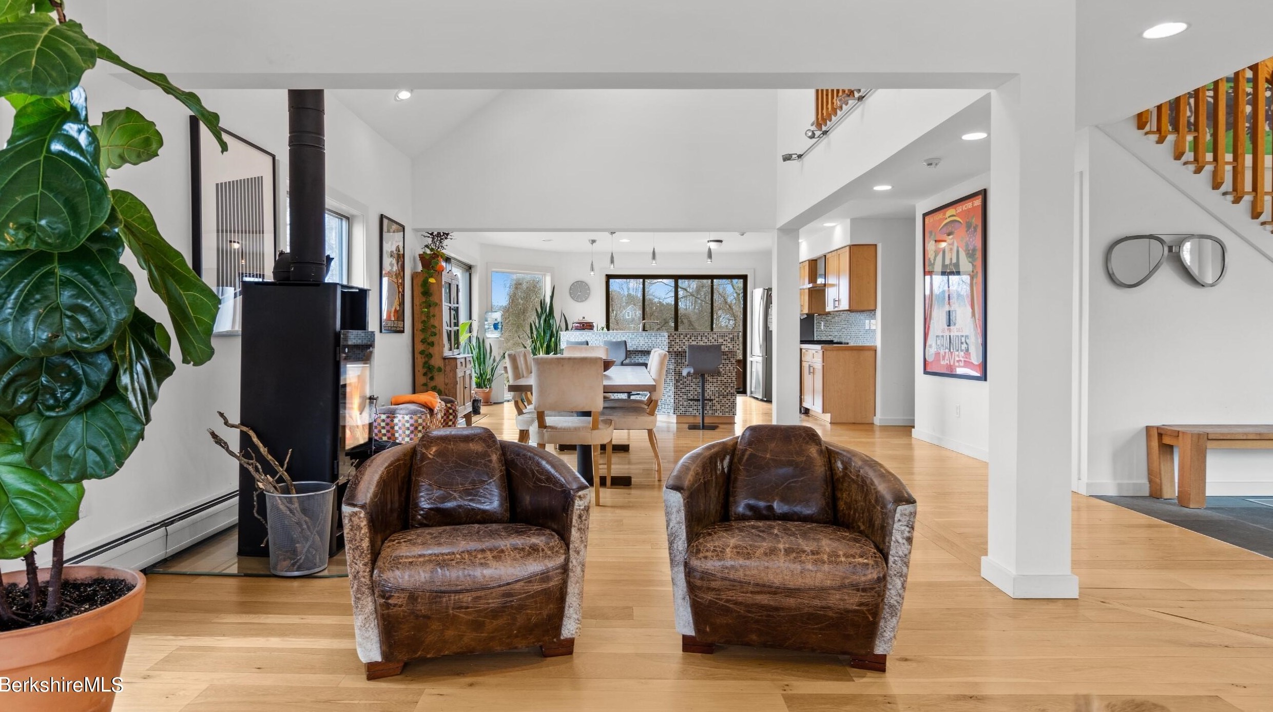 9 Round Hl Rd, Alford MA 01230-1557 exterior