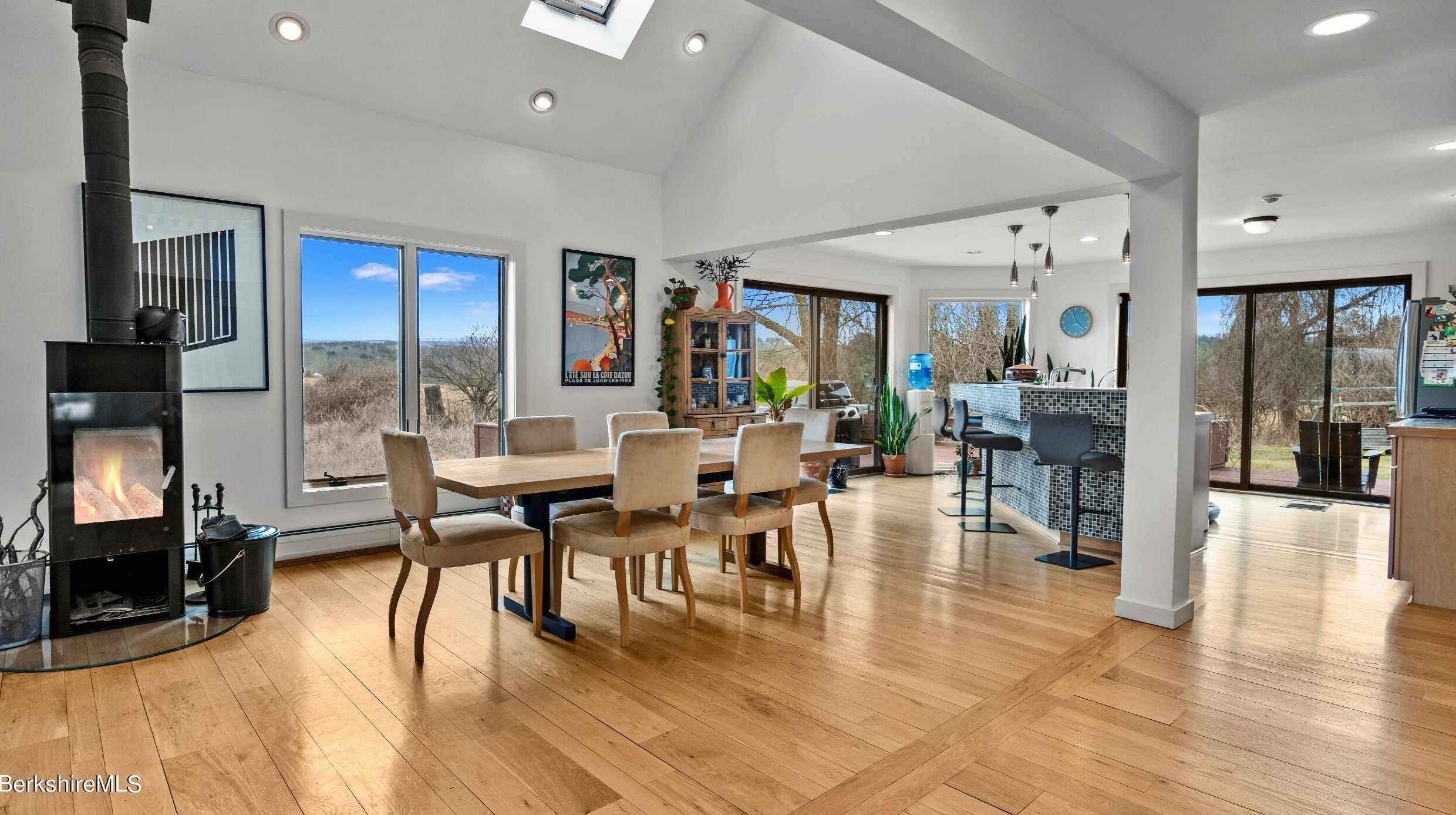 9 Round Hl Rd, Alford MA 01230-1557 exterior