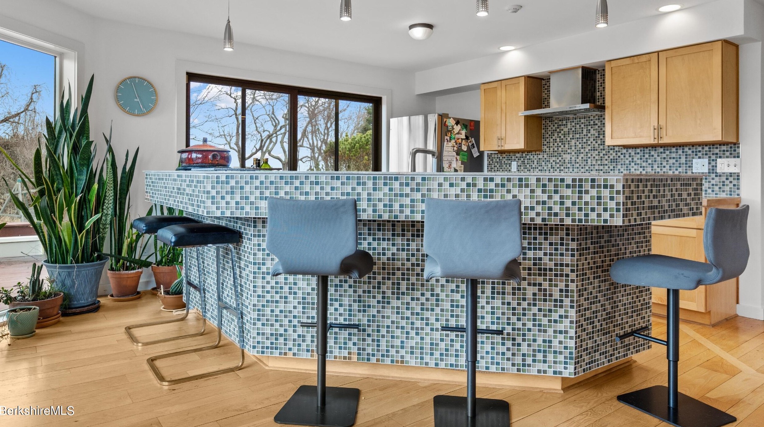 9 Round Hl Rd, Alford MA 01230-1557 exterior