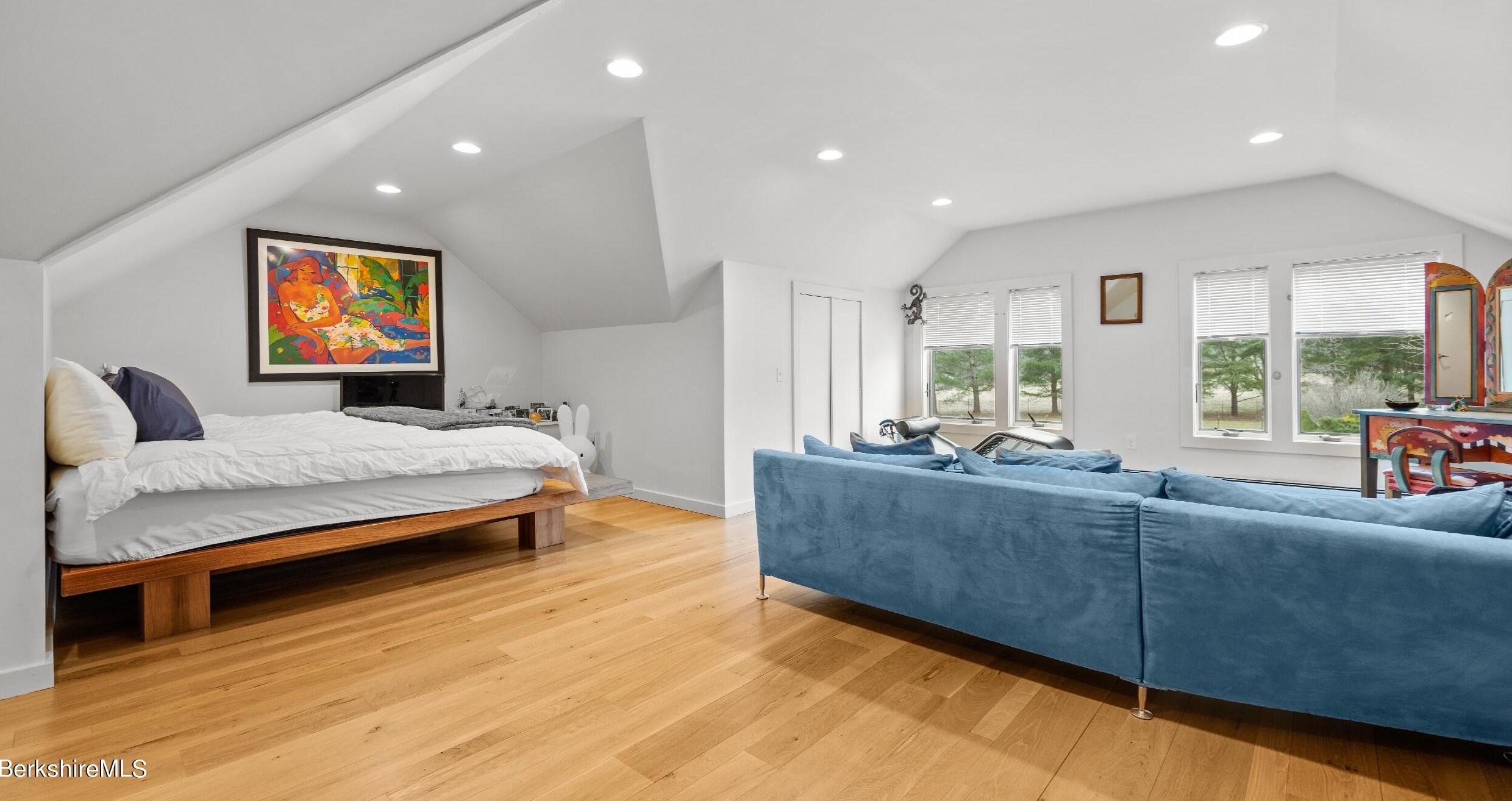 9 Round Hl Rd, Alford MA 01230-1557 exterior