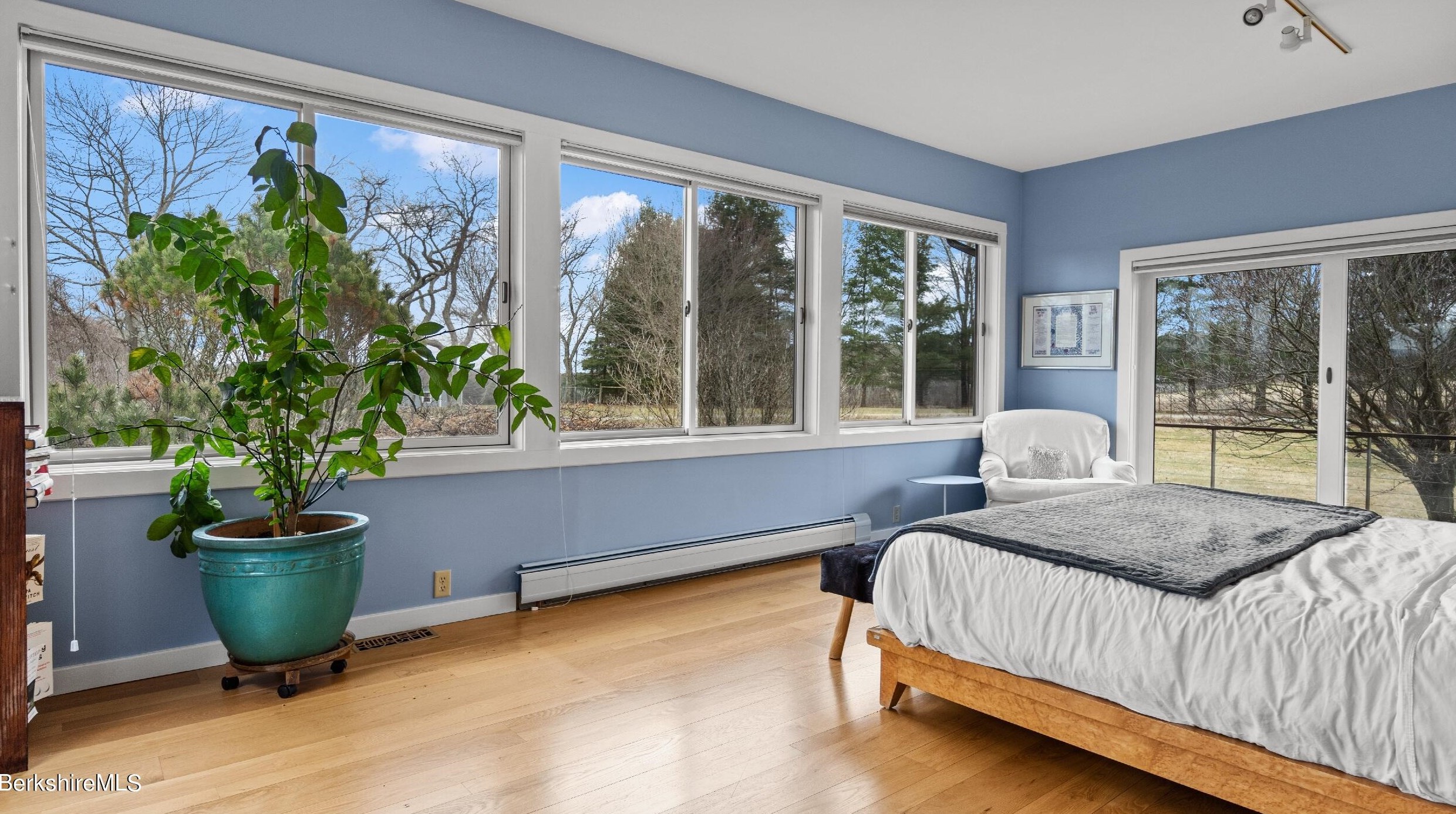 9 Round Hl Rd, Alford MA 01230-1557 exterior