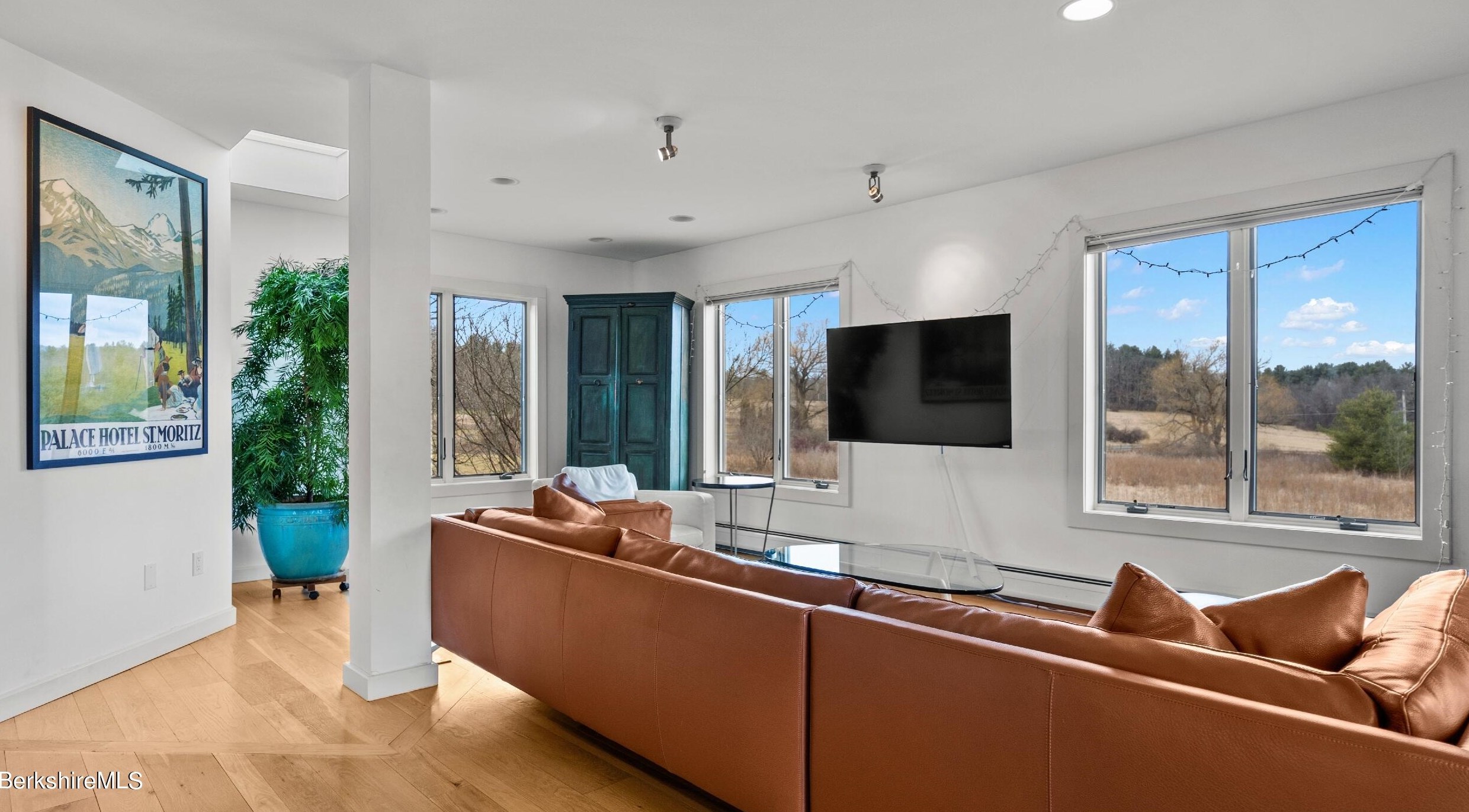 9 Round Hl Rd, Alford MA 01230-1557 exterior