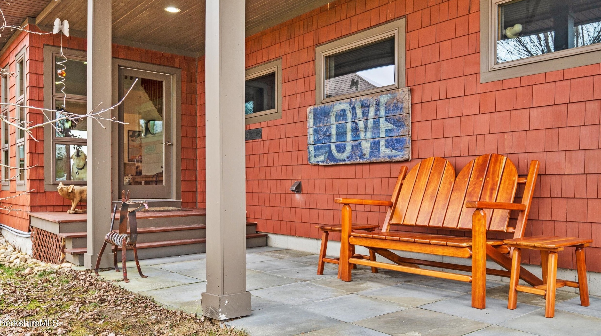 9 Round Hl Rd, Alford MA 01230-1557 exterior