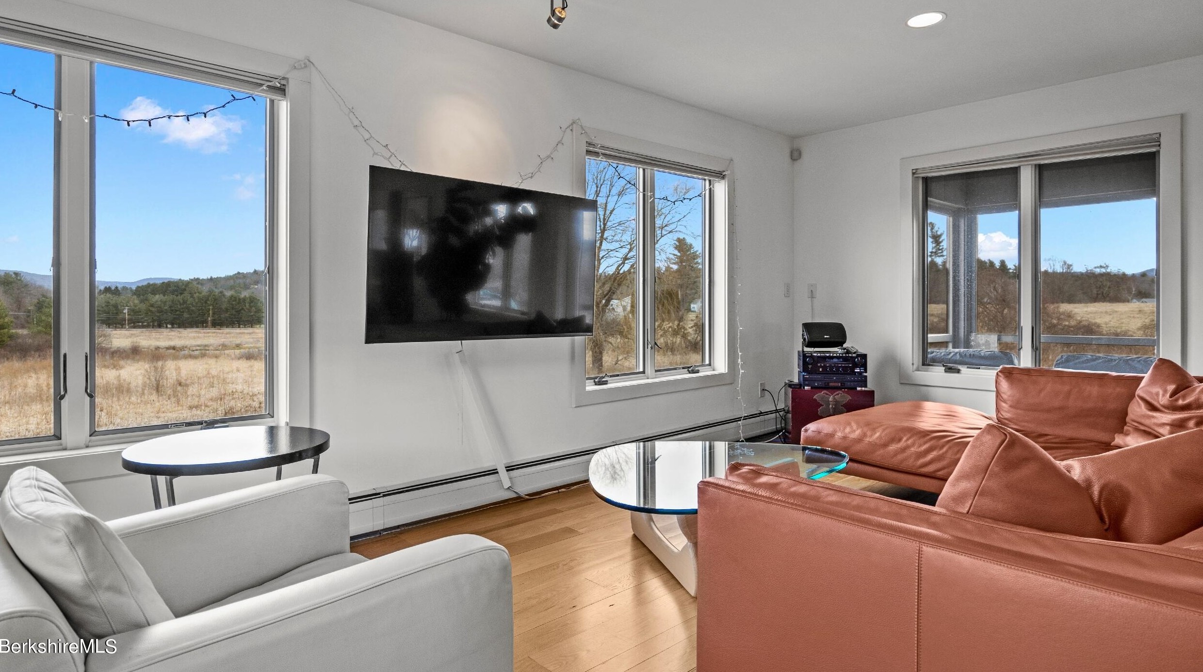 9 Round Hl Rd, Alford MA 01230-1557 exterior