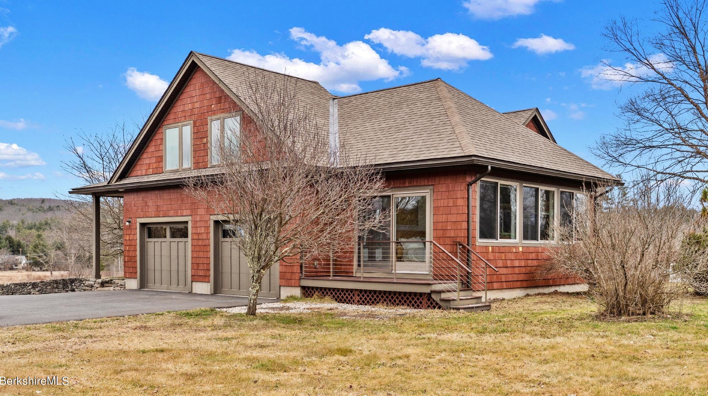 9 Round Hl Rd, Alford MA 01230-1557 exterior