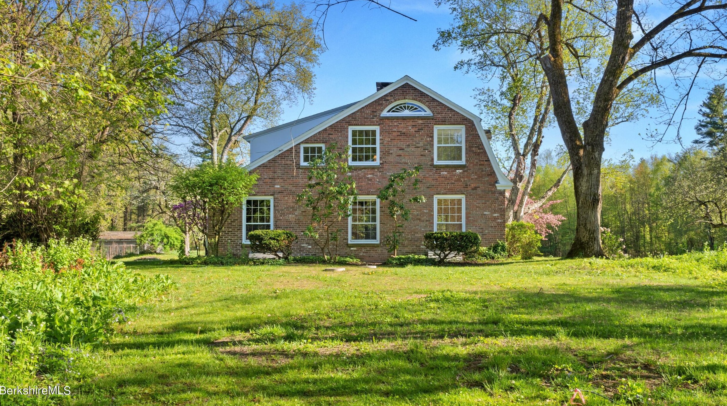 49 Bow Wow Rd, Sheffield MA 01257-9609 exterior