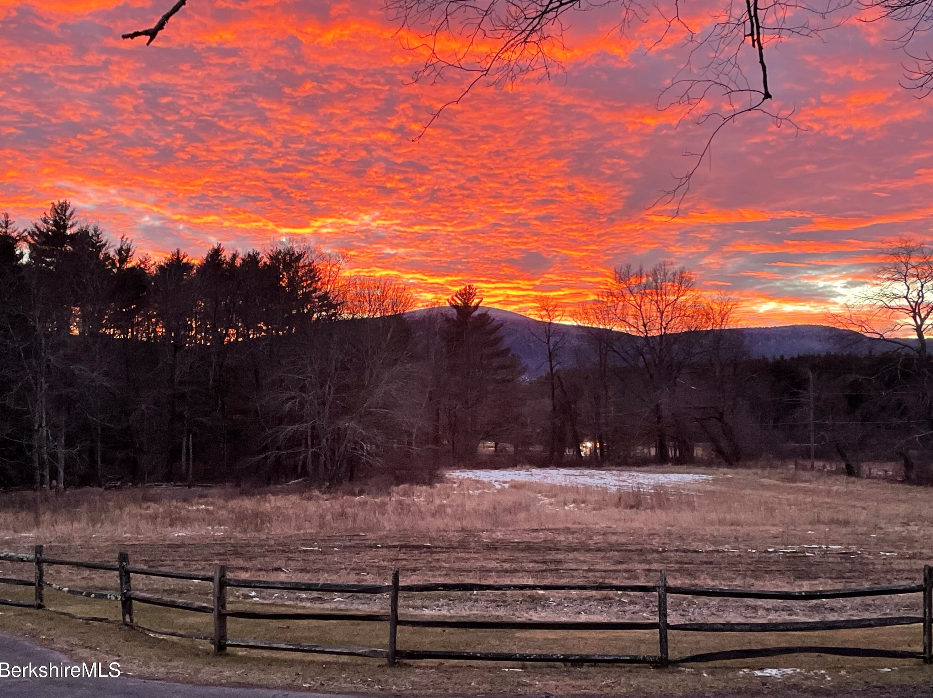 49 Bow Wow Rd, Sheffield MA 01257-9609 exterior