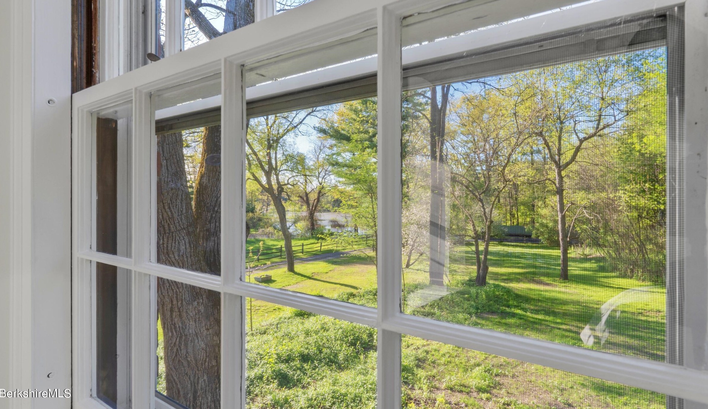 49 Bow Wow Rd, Sheffield MA 01257-9609 exterior