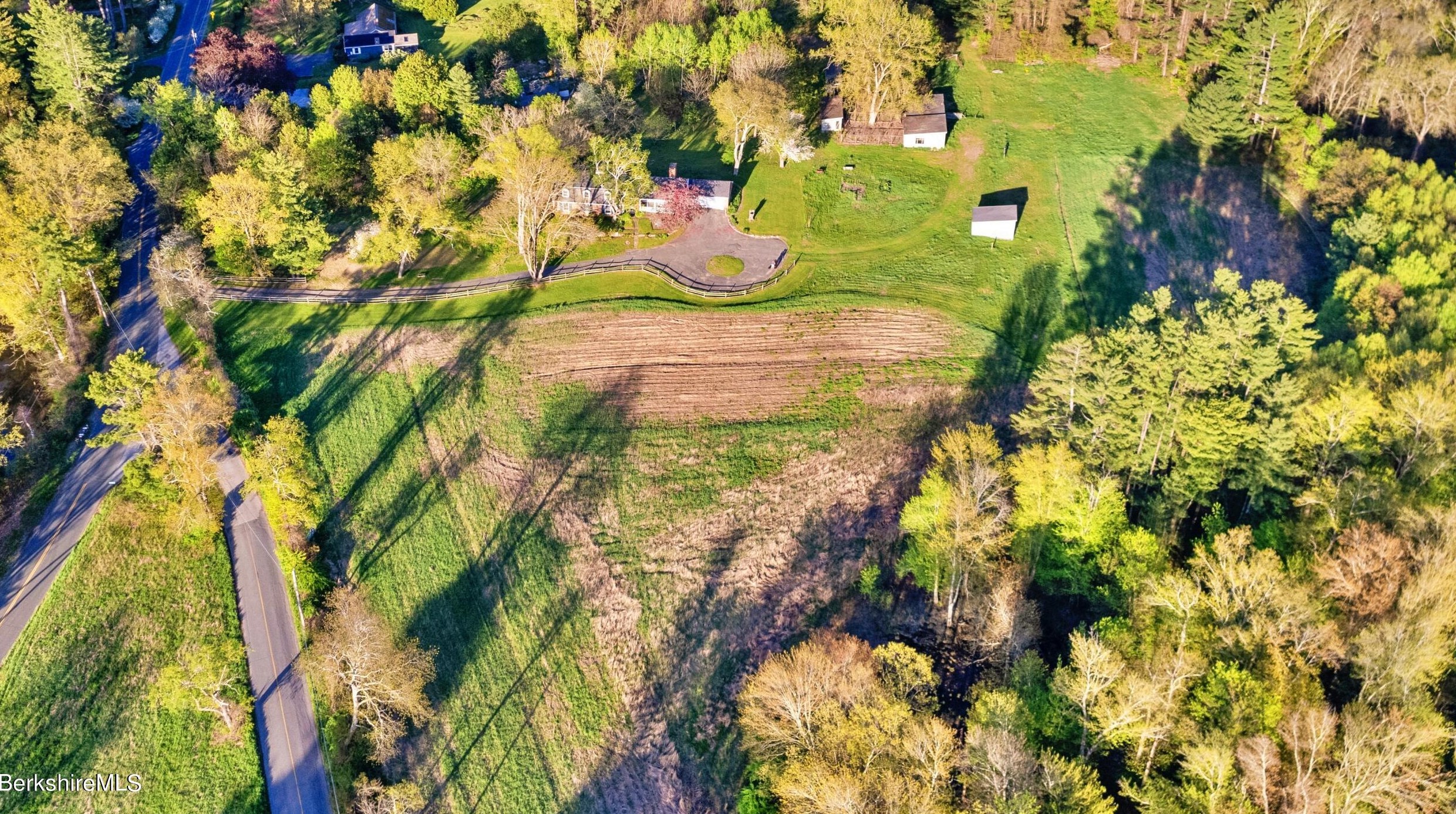 49 Bow Wow Rd, Sheffield MA 01257-9609 exterior