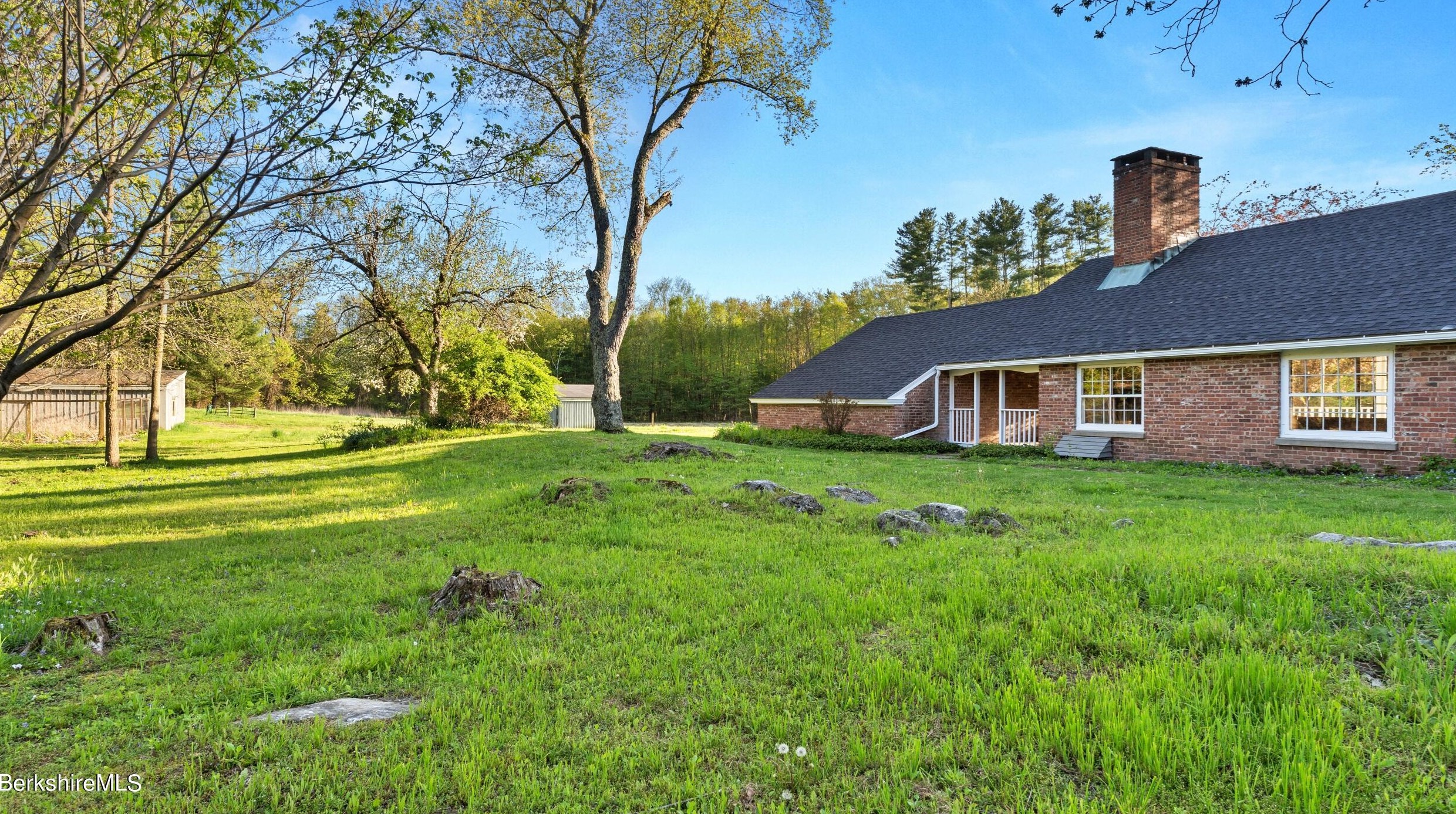 49 Bow Wow Rd, Sheffield MA 01257-9609 exterior