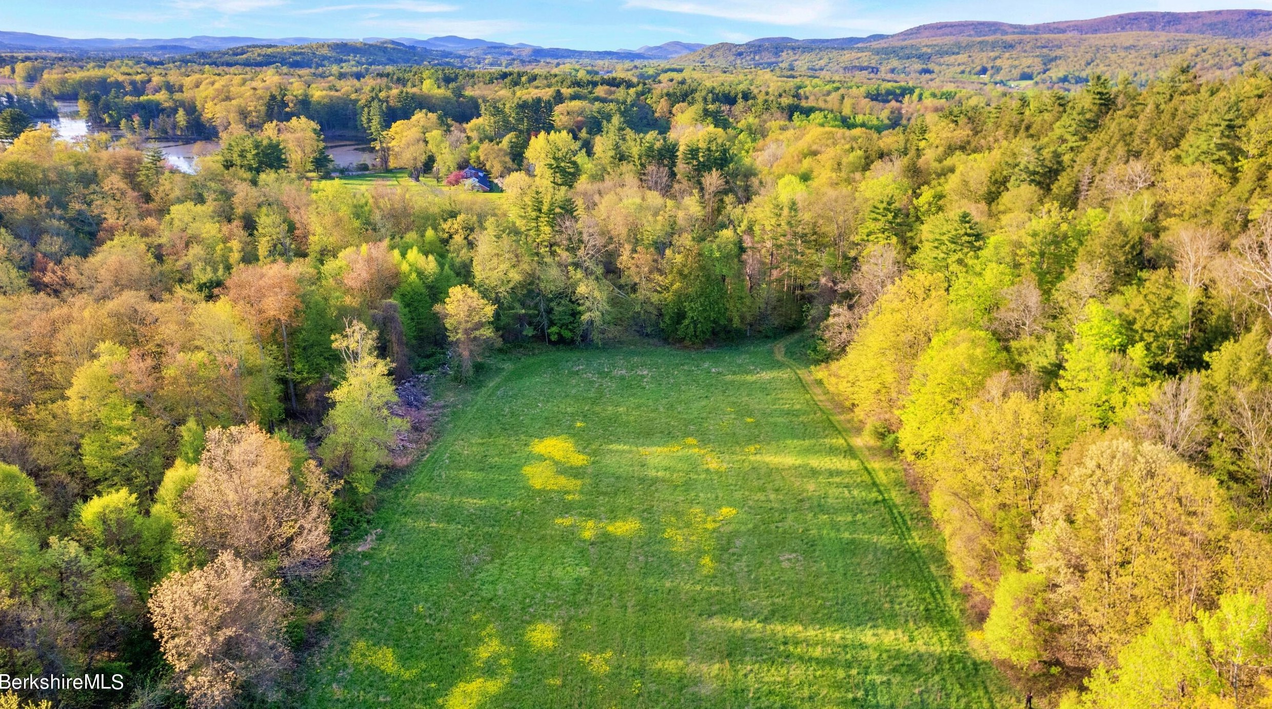 49 Bow Wow Rd, Sheffield MA 01257-9609 exterior