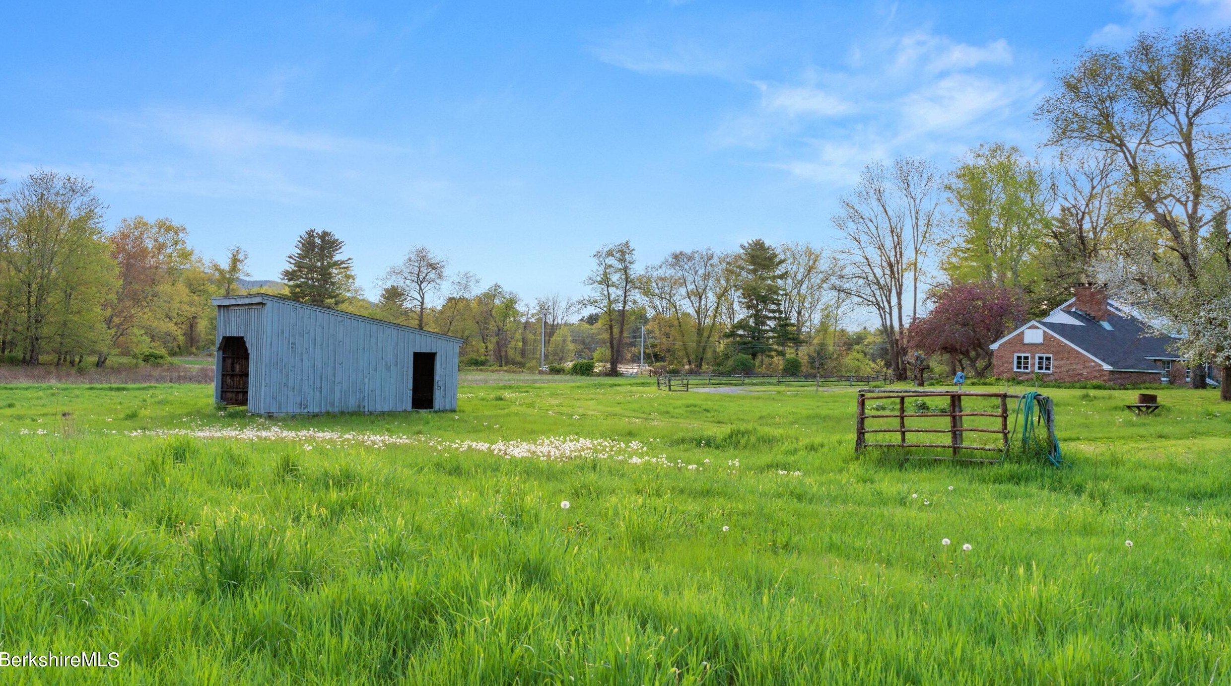 49 Bow Wow Rd, Sheffield MA 01257-9609 exterior