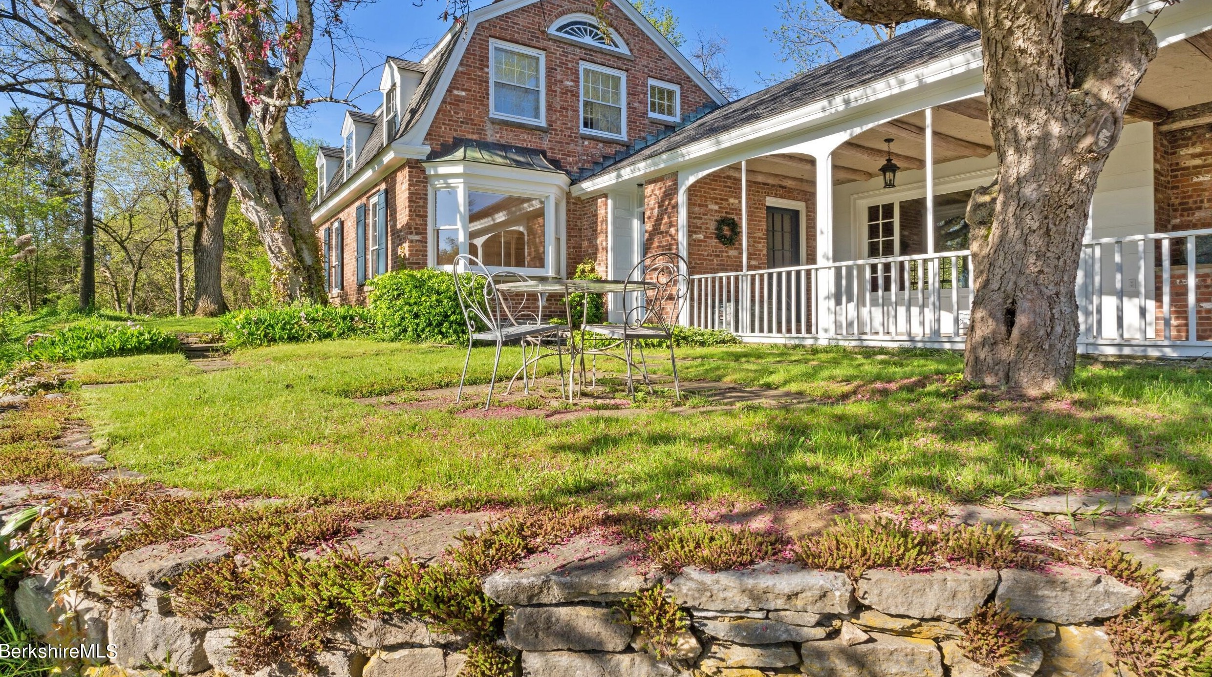 49 Bow Wow Rd, Sheffield MA 01257-9609 exterior