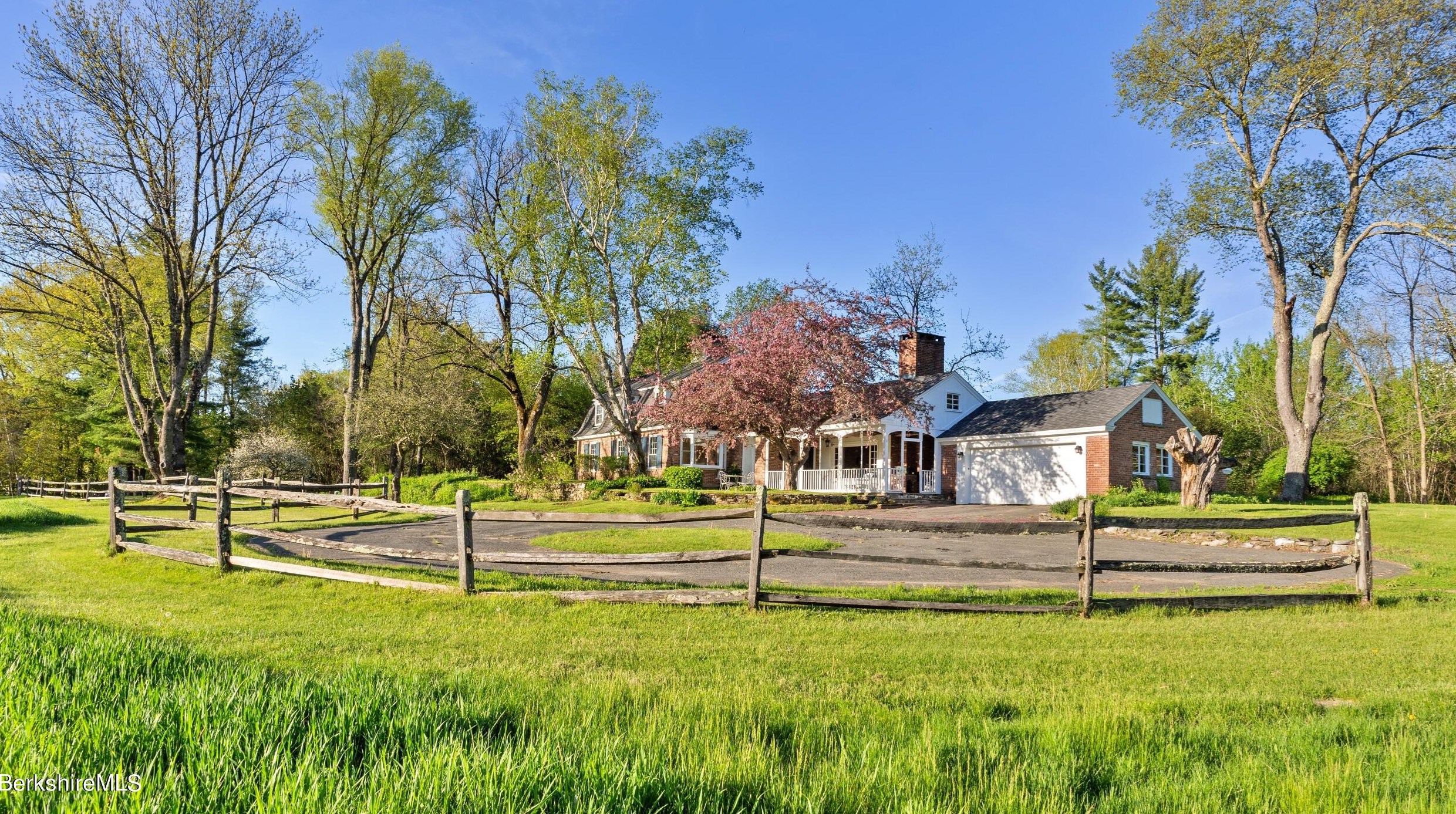 49 Bow Wow Rd, Sheffield MA 01257-9609 exterior