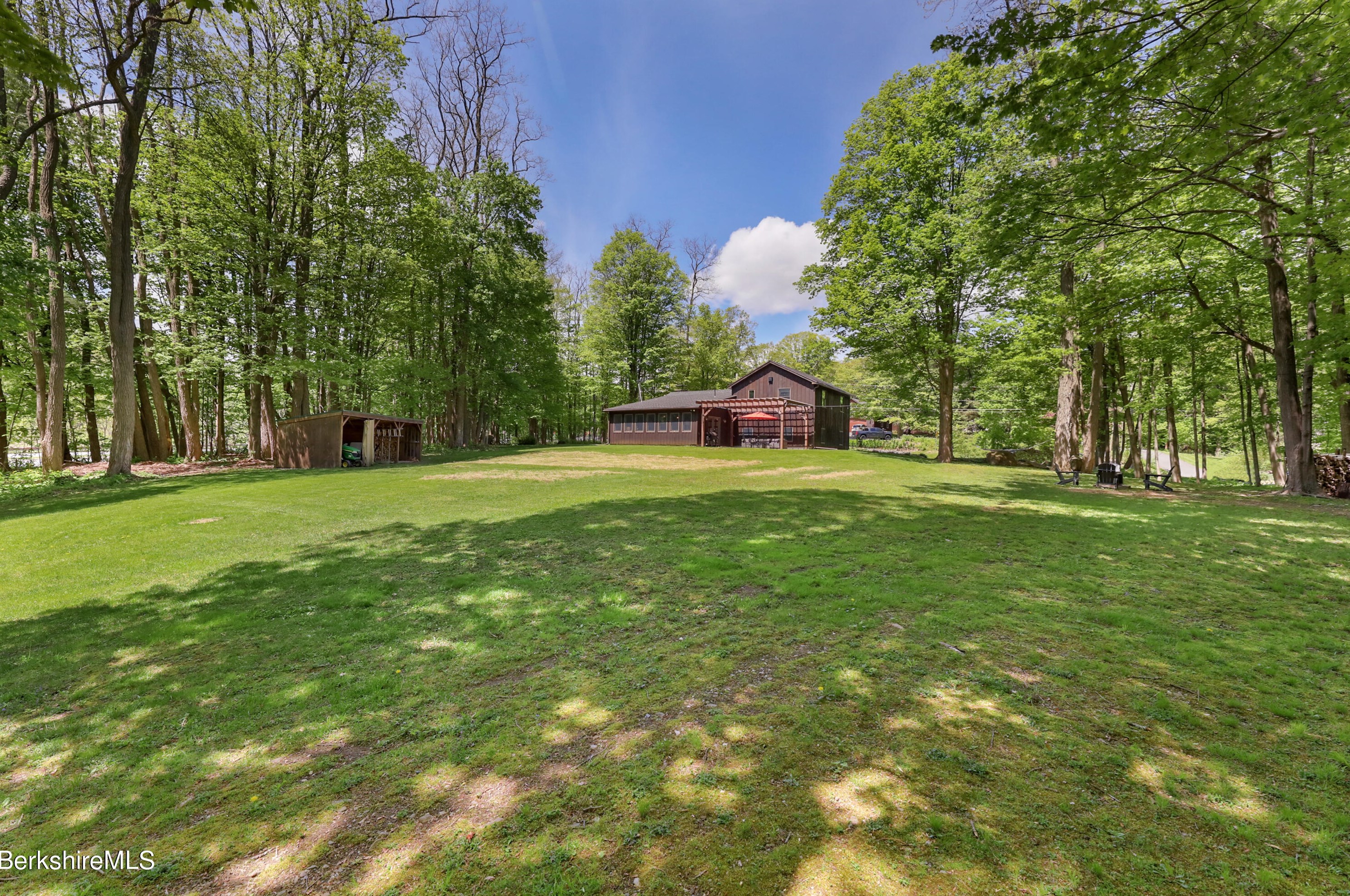 92 Hubbard St, Lenox MA 01240-2329 exterior