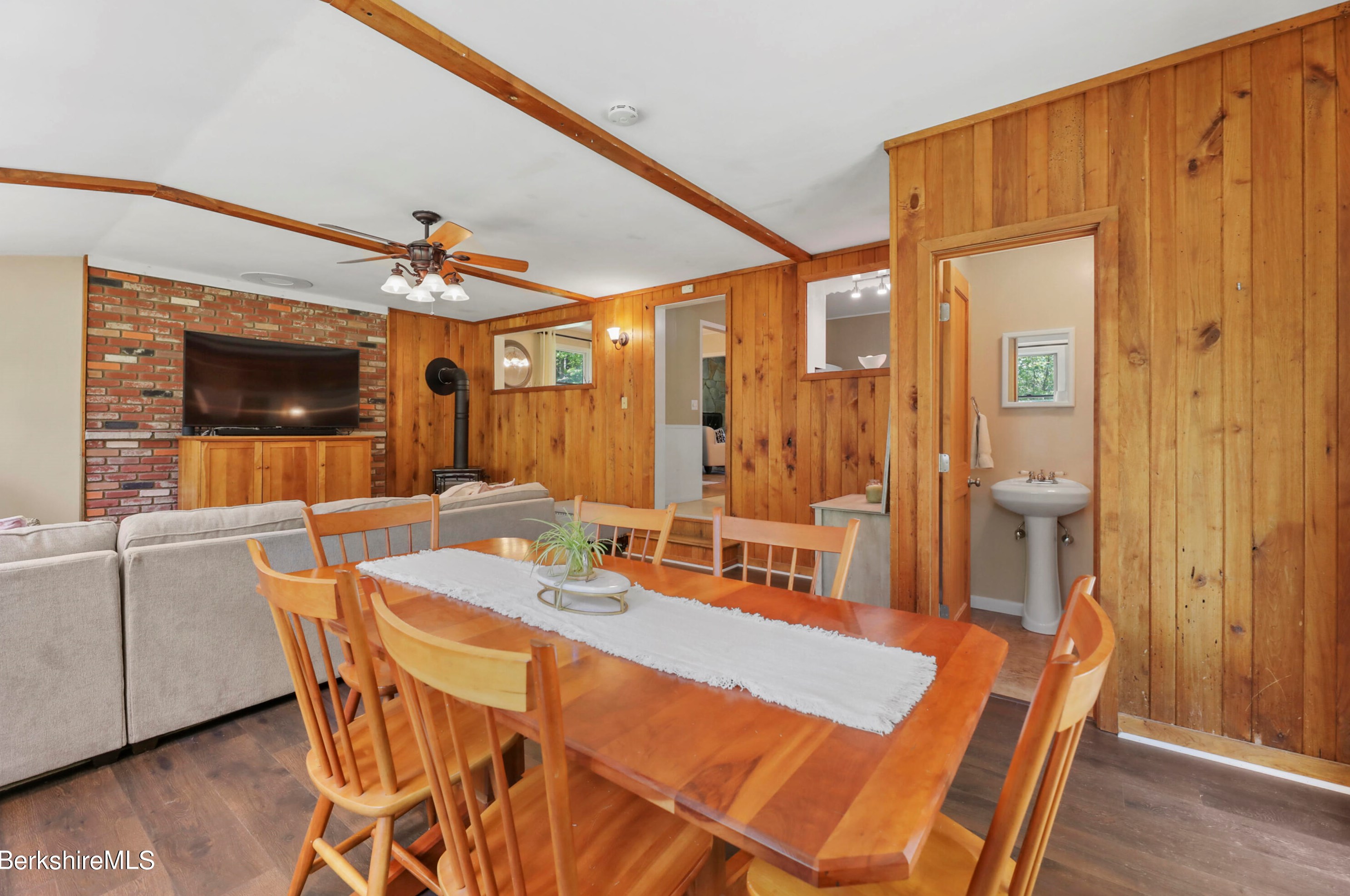 92 Hubbard St, Lenox MA 01240-2329 exterior