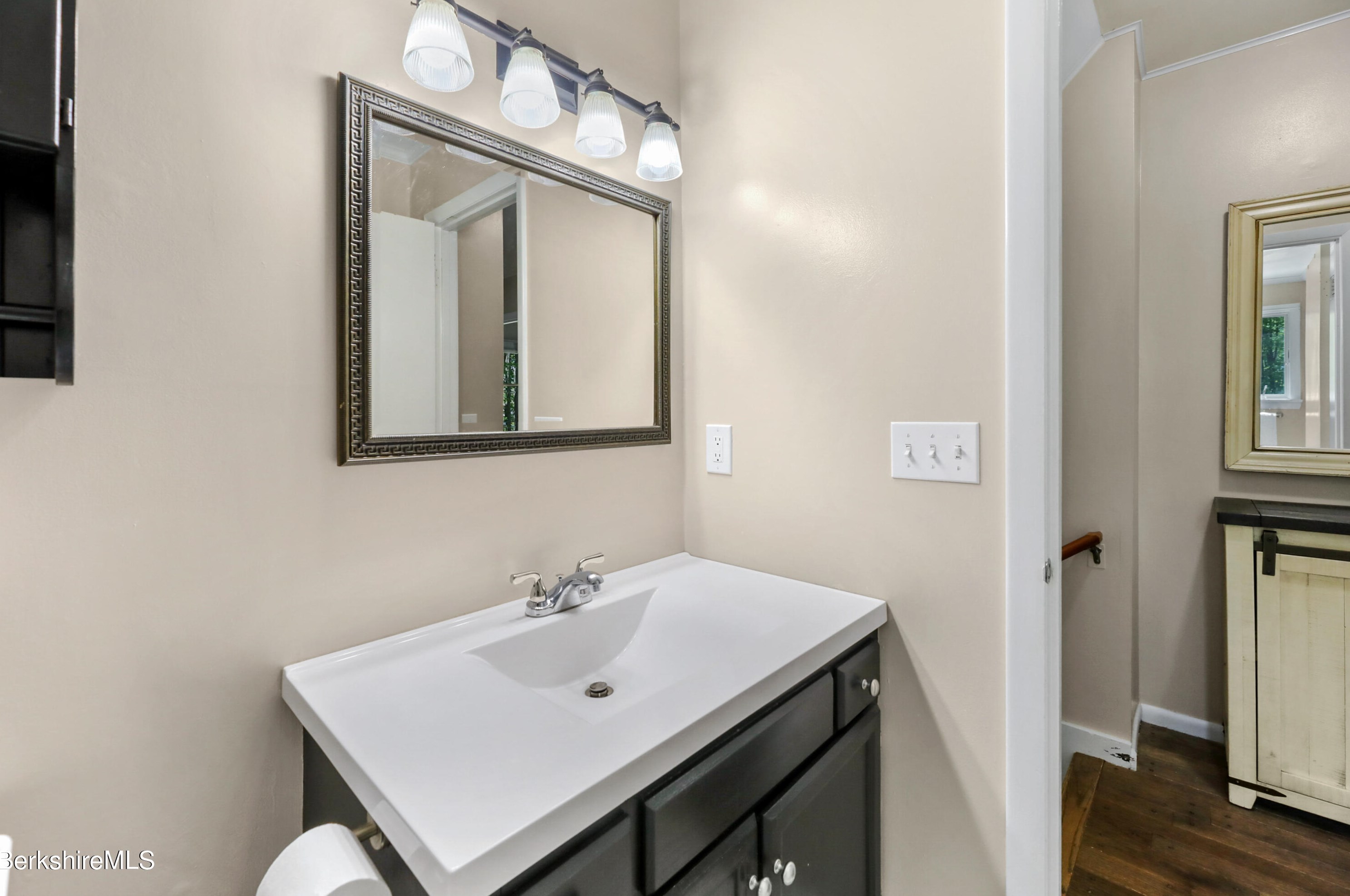 92 Hubbard St, Lenox MA 01240-2329 exterior