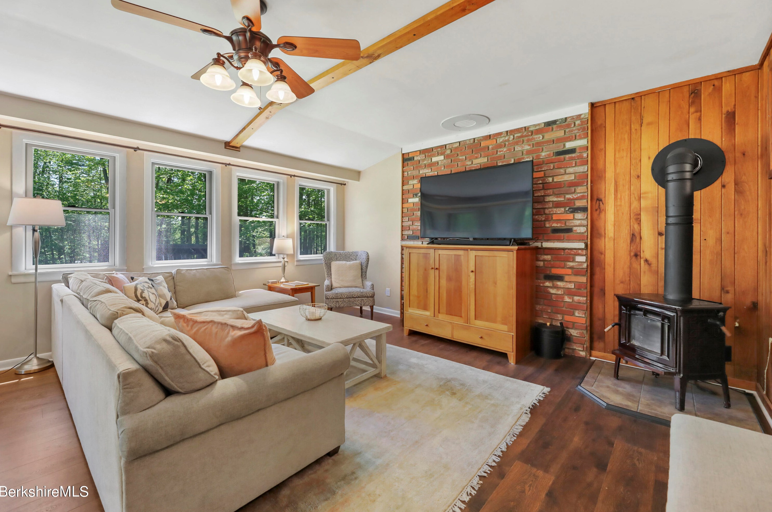 92 Hubbard St, Lenox MA 01240-2329 exterior