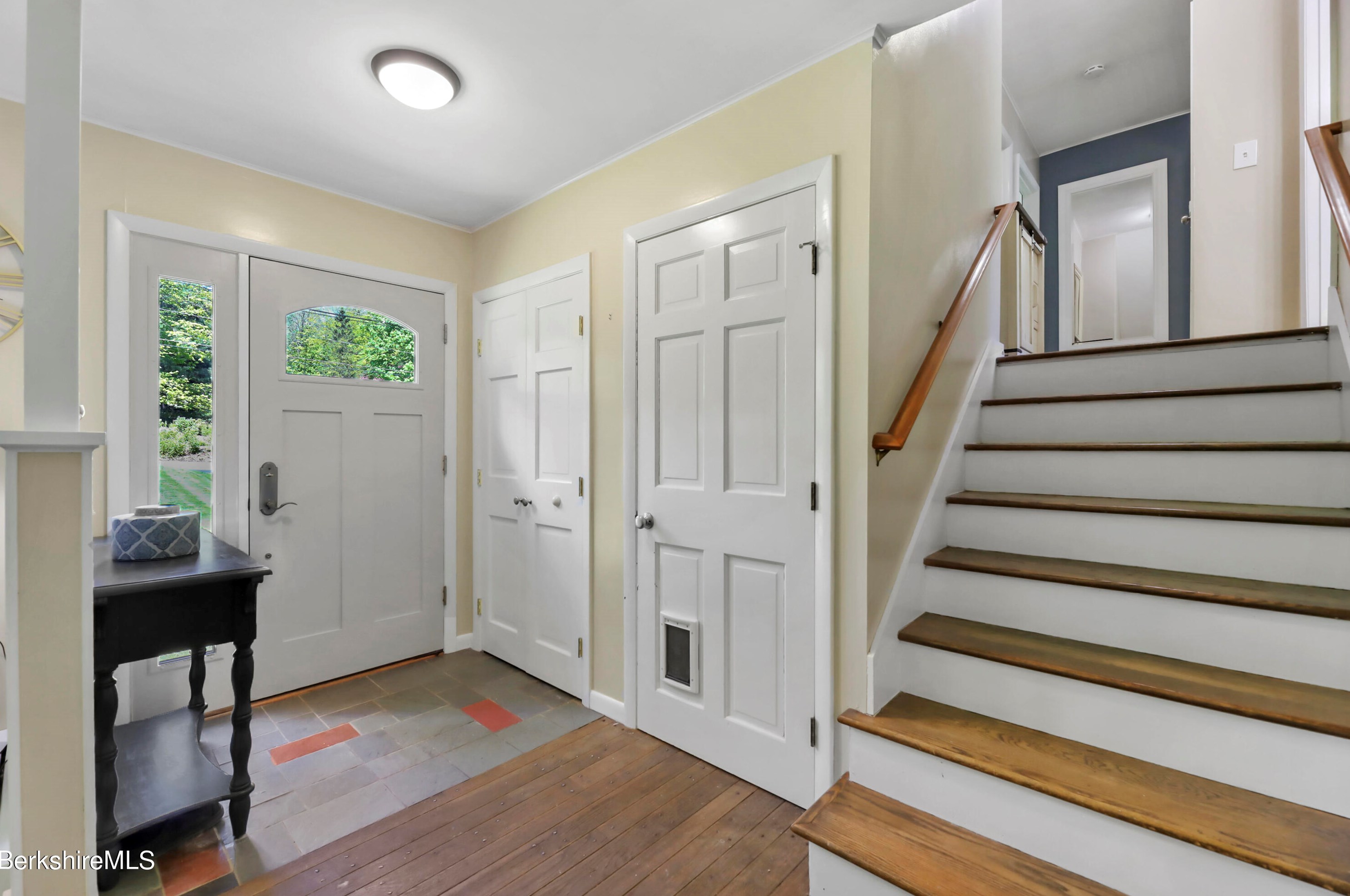 92 Hubbard St, Lenox MA 01240-2329 exterior