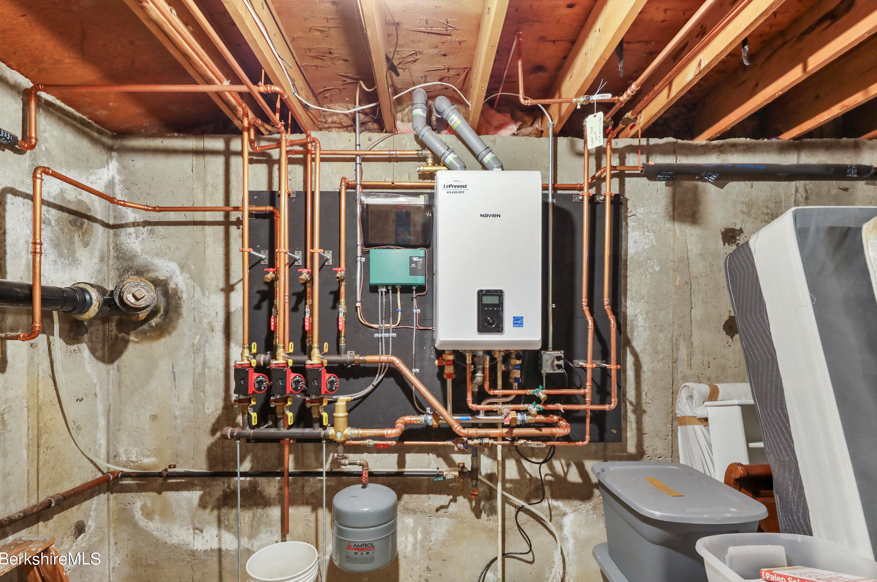 92 Hubbard St, Lenox MA 01240-2329 exterior