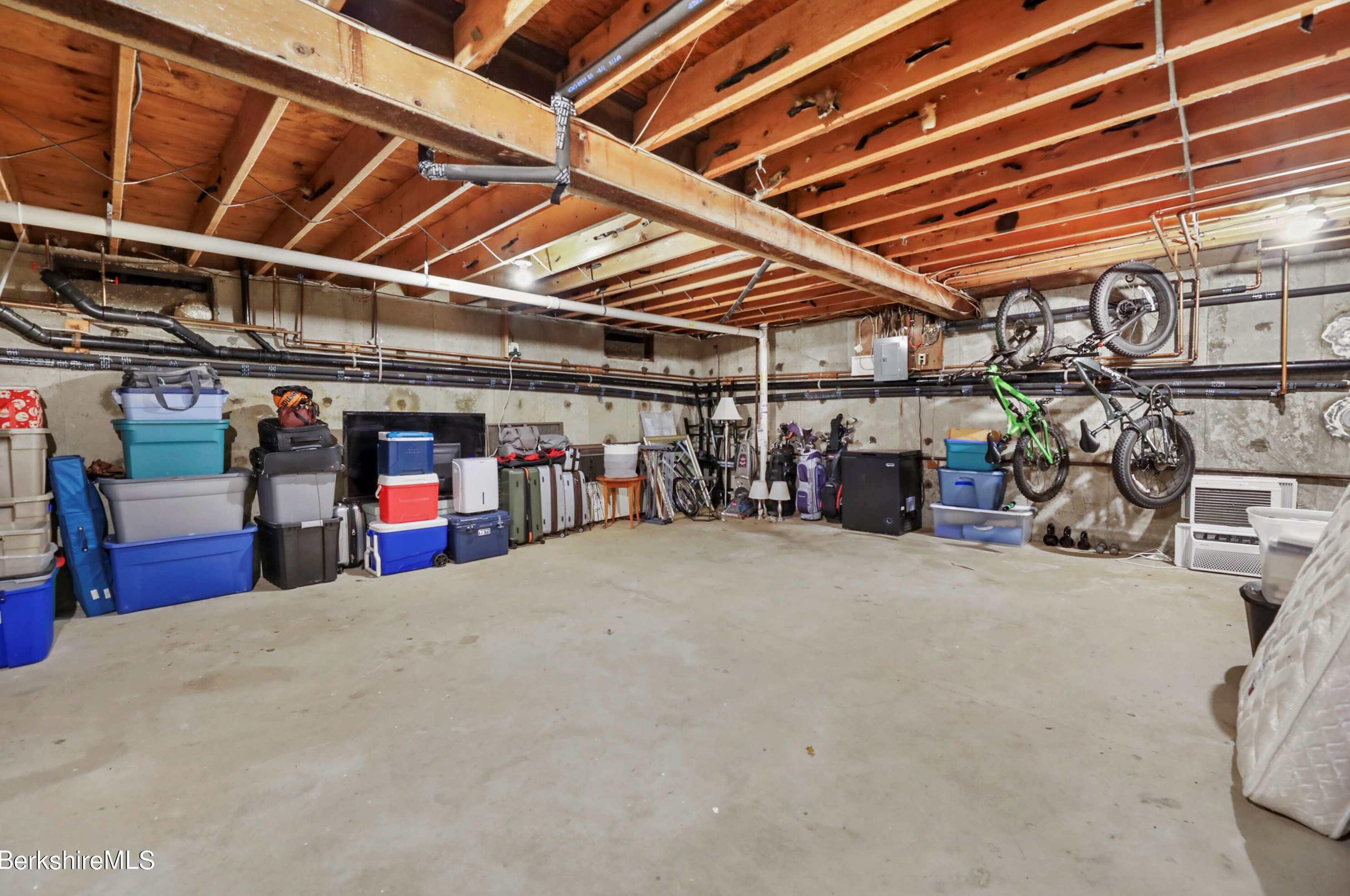 92 Hubbard St, Lenox MA 01240-2329 exterior