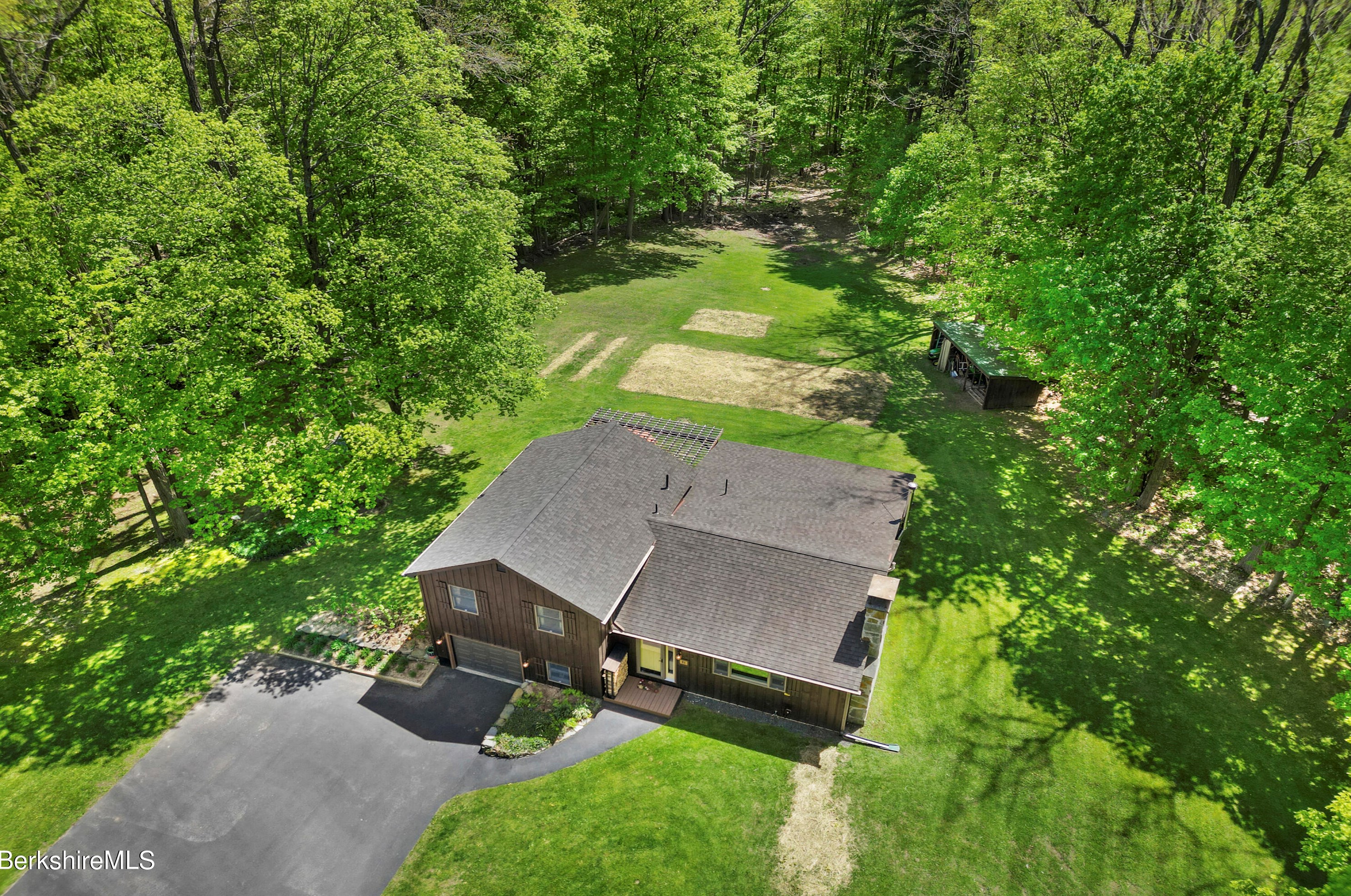 92 Hubbard St, Lenox MA 01240-2329 exterior