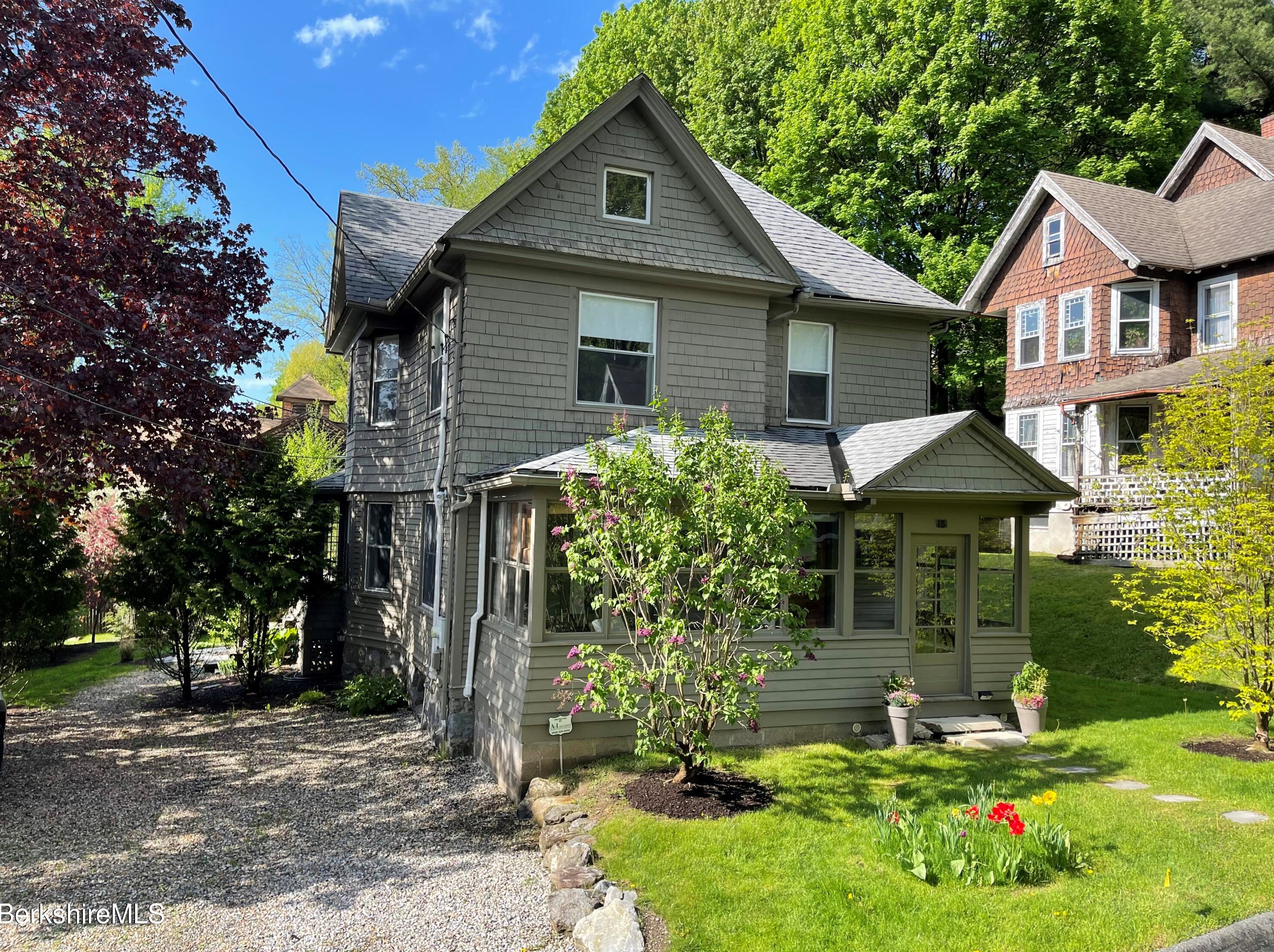 15 Higgins St, Great-Barrington, MA 01230 exterior