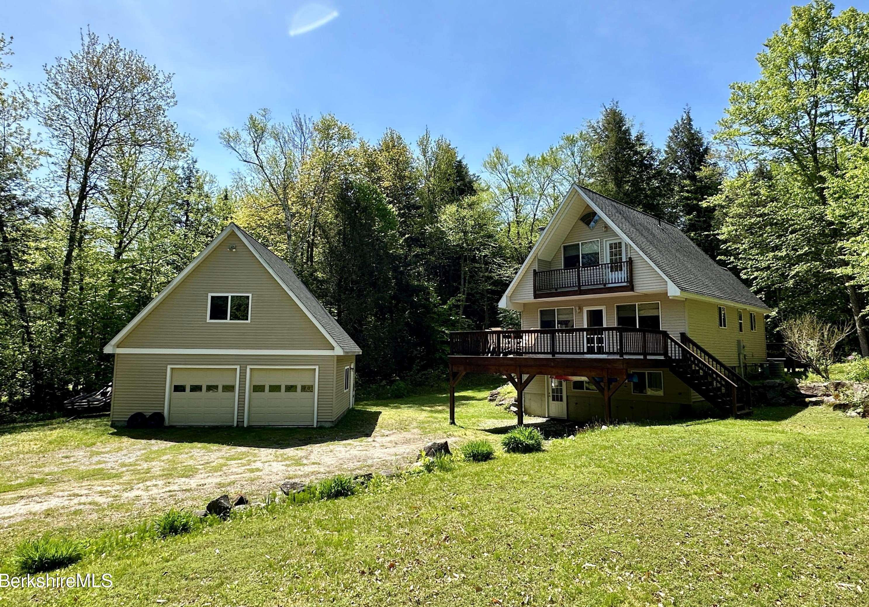 112 Trail Cir, Becket, MA 01223 exterior