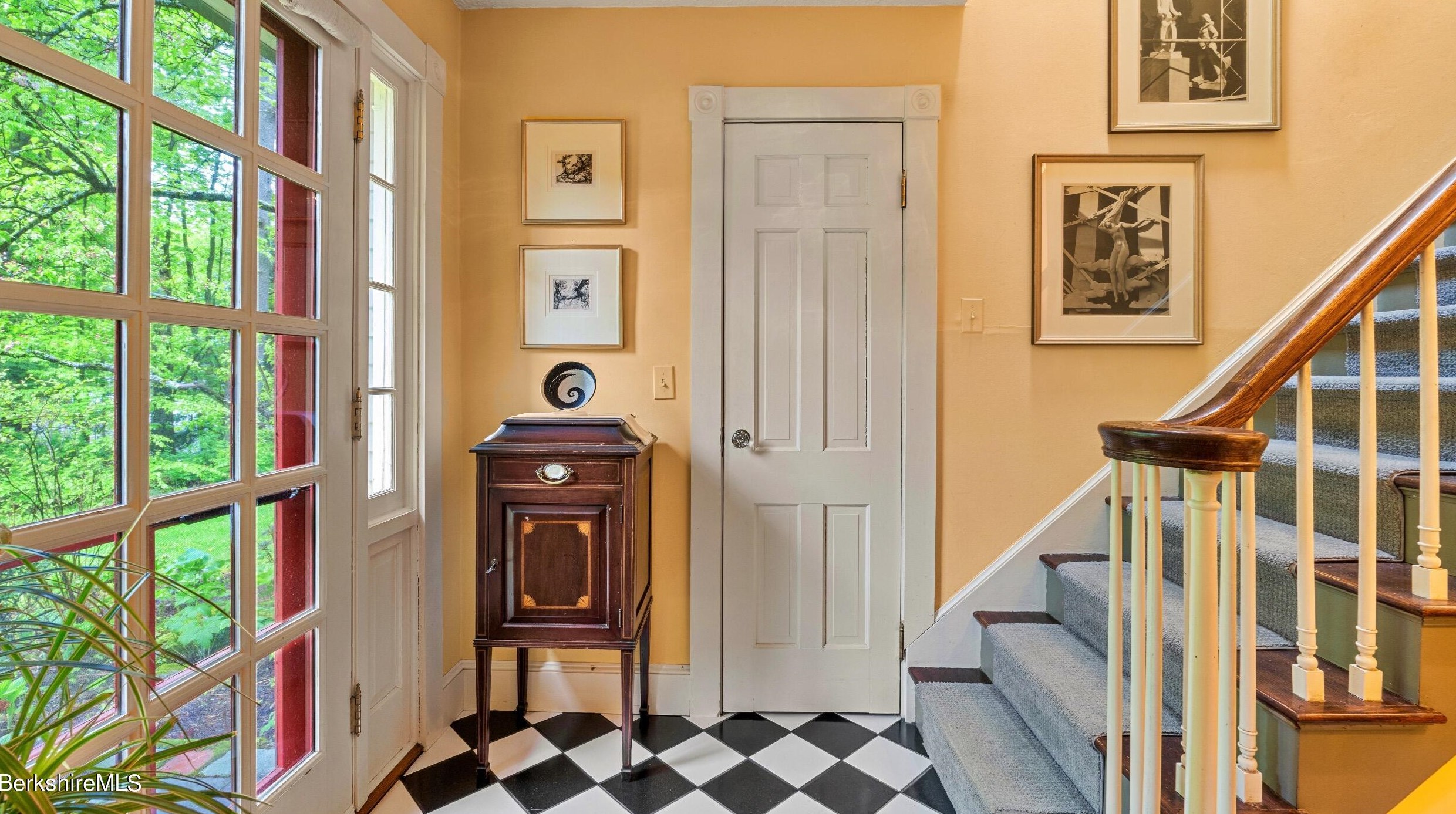 35 Edgewood Dr, Lenox MA  01240-2118 exterior