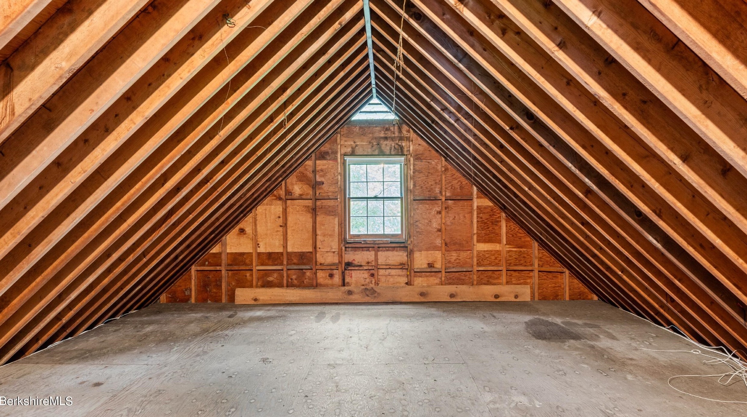 35 Edgewood Dr, Lenox MA  01240-2118 exterior