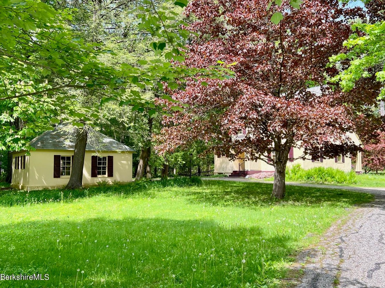 108 Kemble St, Lenox MA  01240-2816 exterior