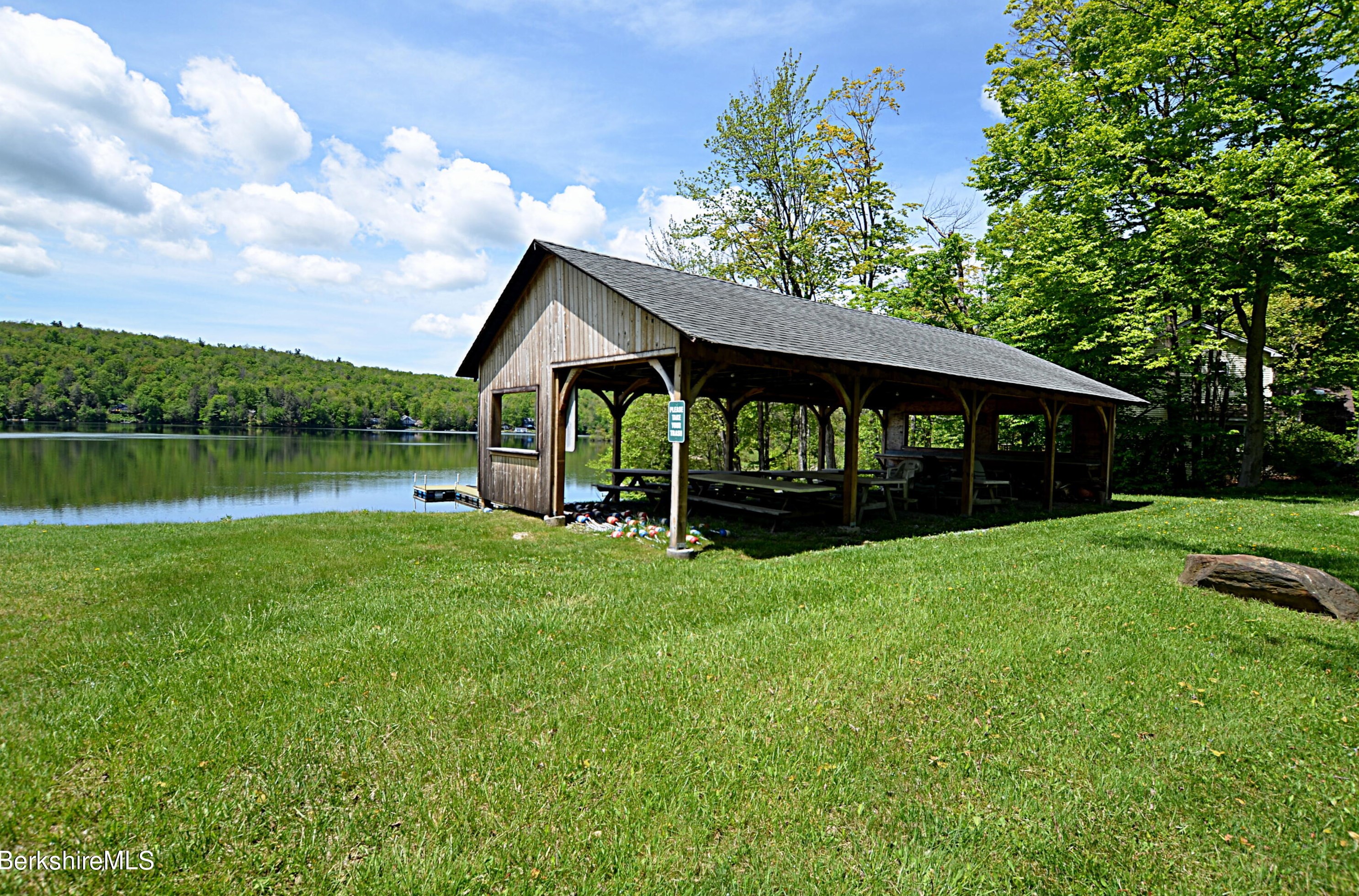 1242 Main St, Becket, MA 01223 exterior