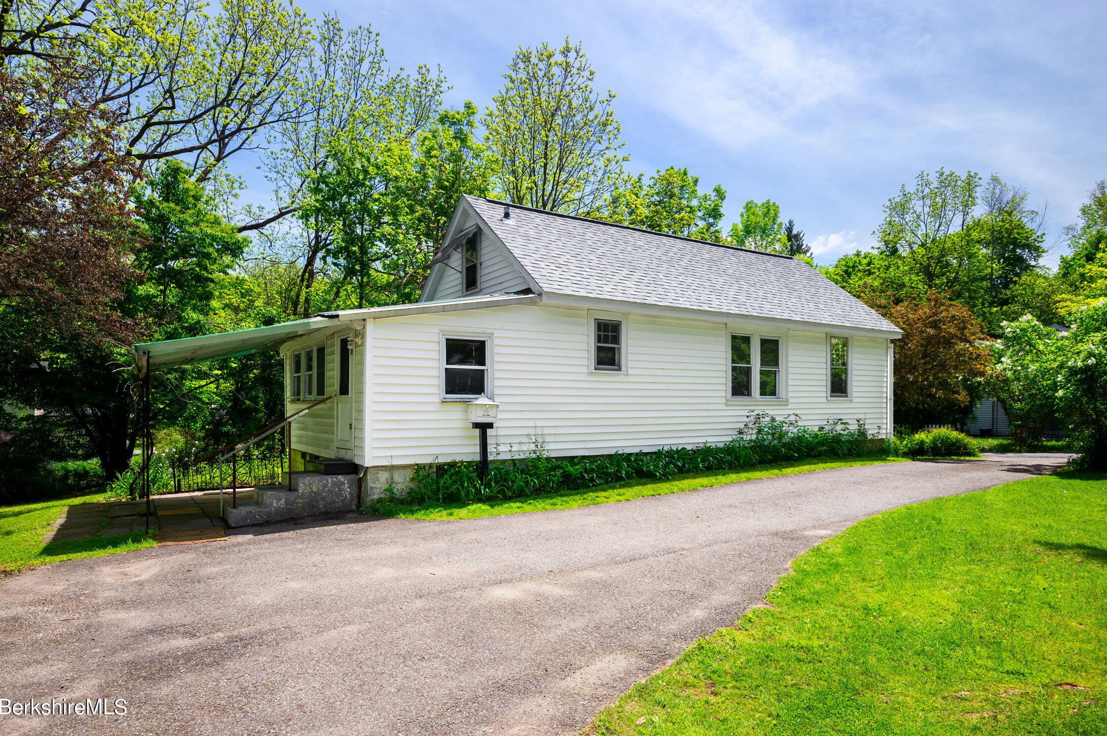 18 Danforth St, Williamstown, MA 01267 exterior