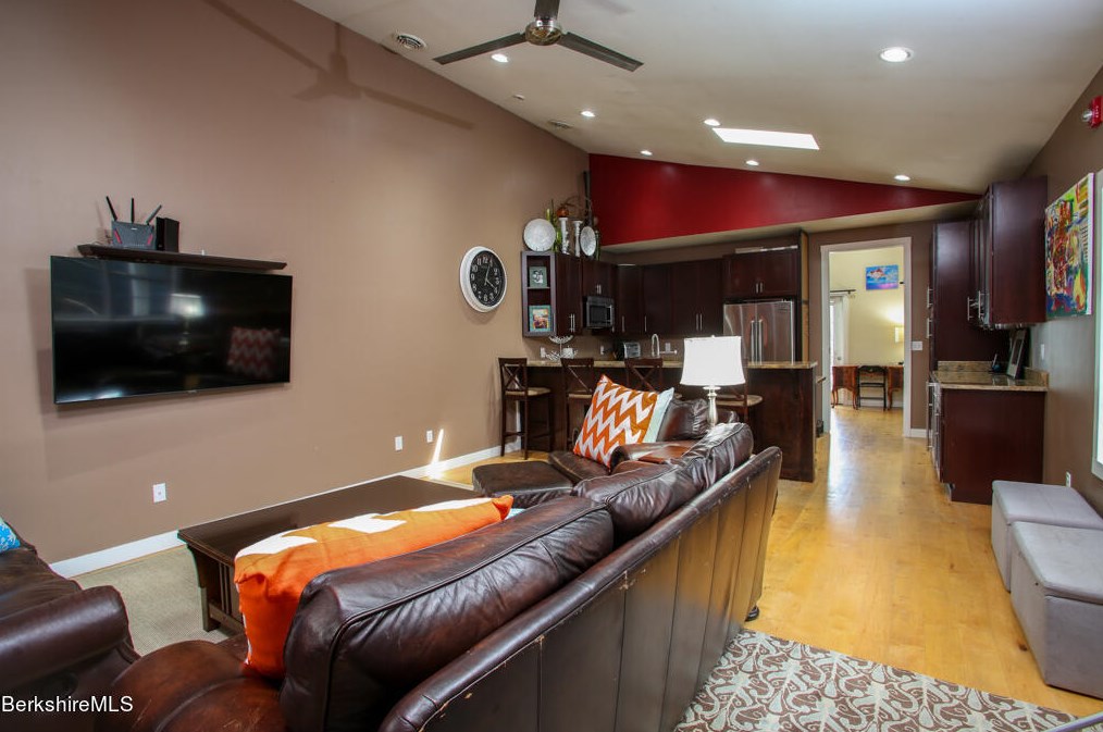 15 Franklin St, Lenox MA 01240-2304 exterior