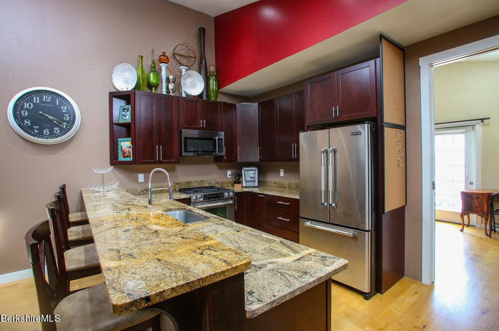 15 Franklin St, Lenox MA 01240-2304 exterior