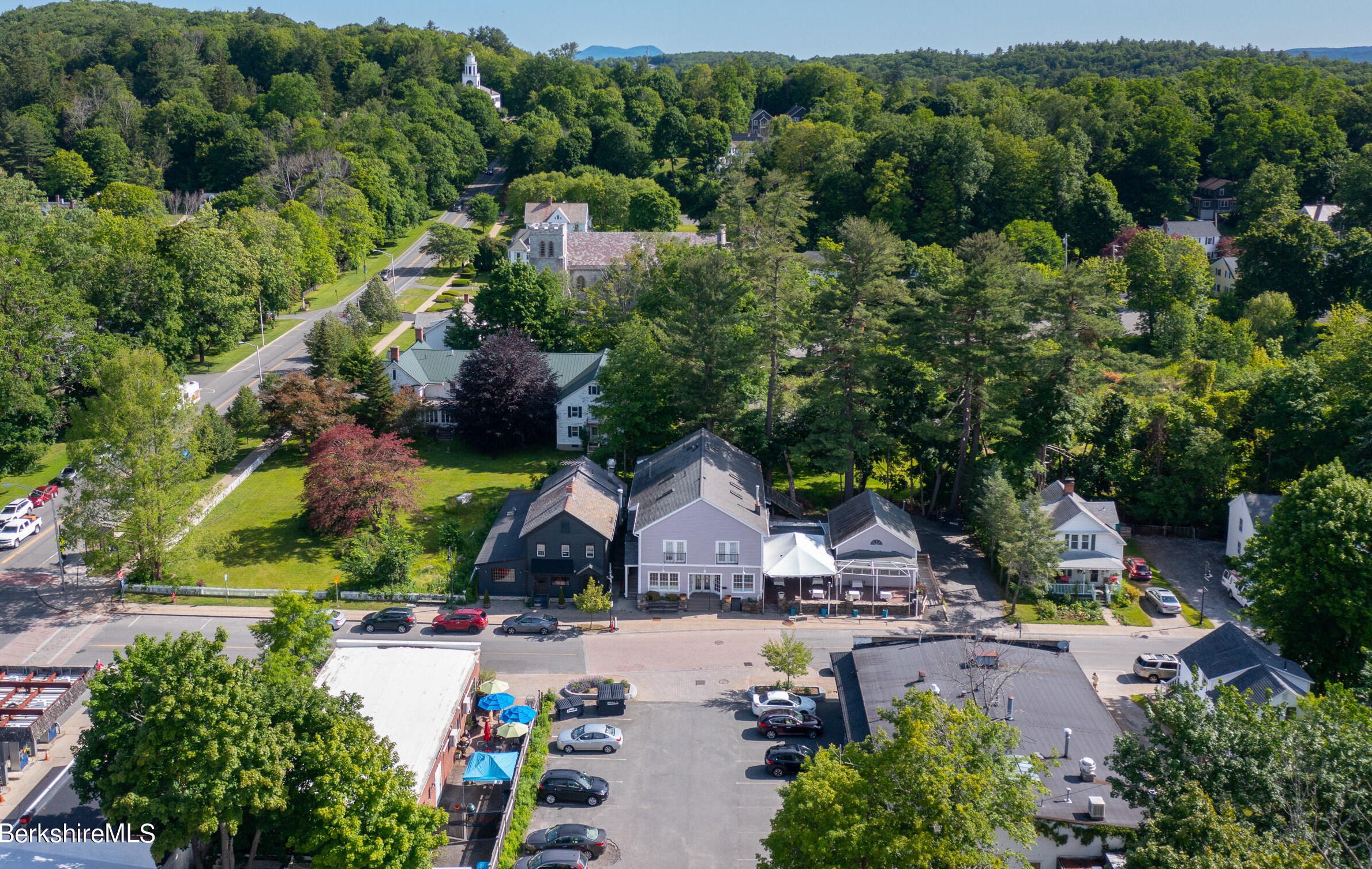 15 Franklin St, Lenox MA 01240-2304 exterior