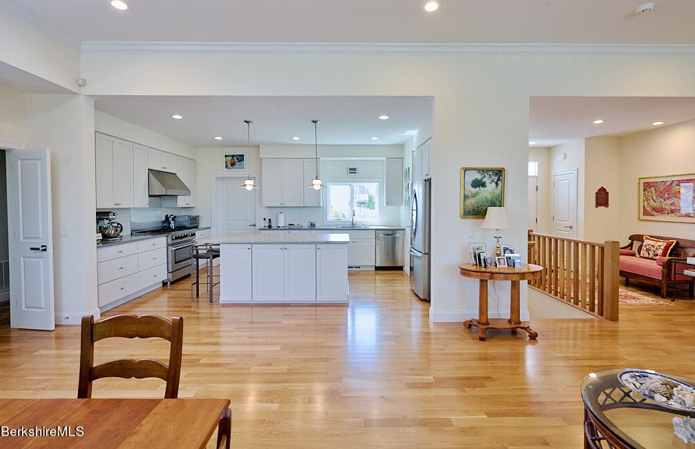 18 Burning Tree Rd, Alford MA 01230-1382 exterior