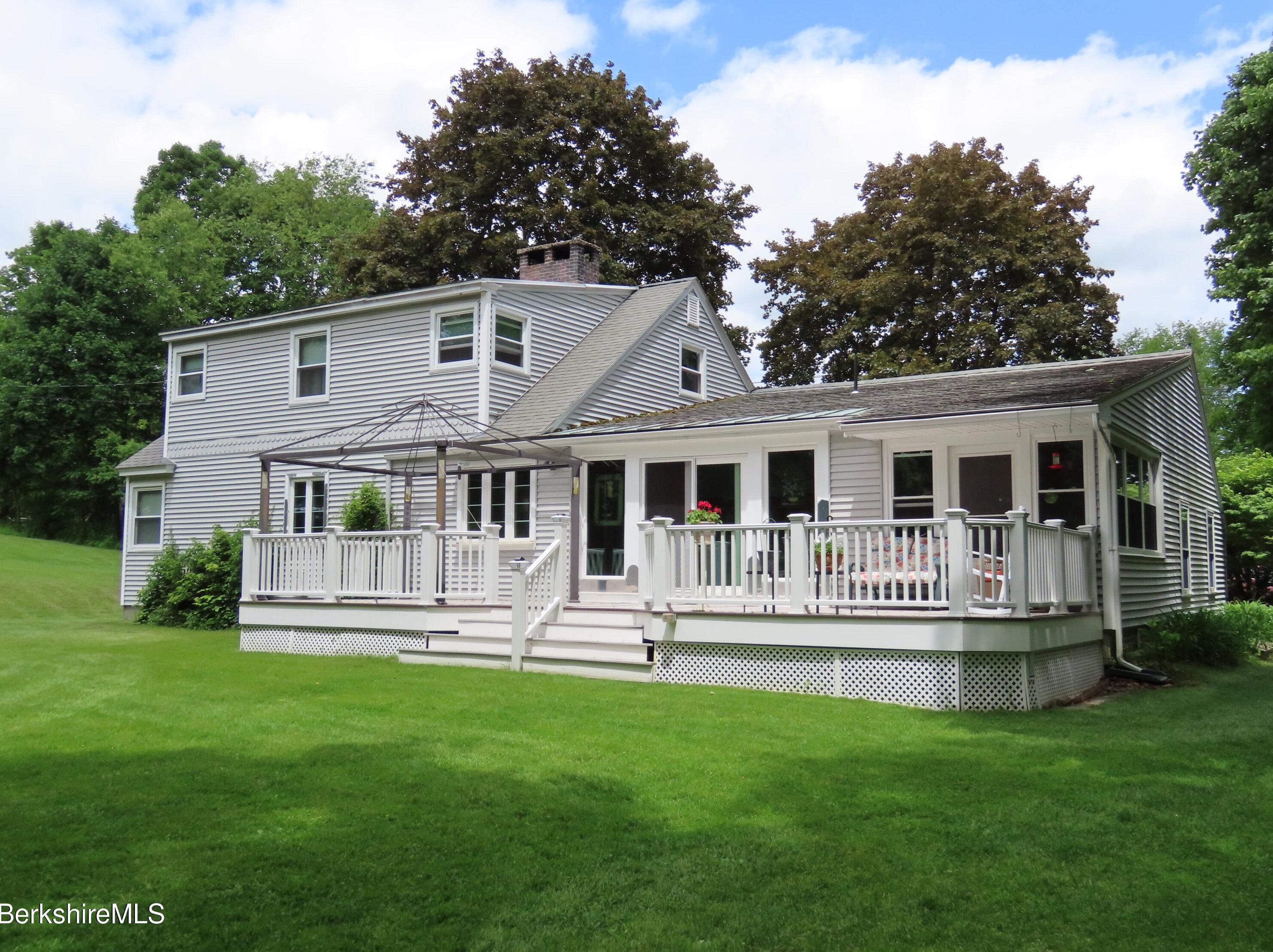 236 Summer St, Lanesboro, MA 01237 exterior