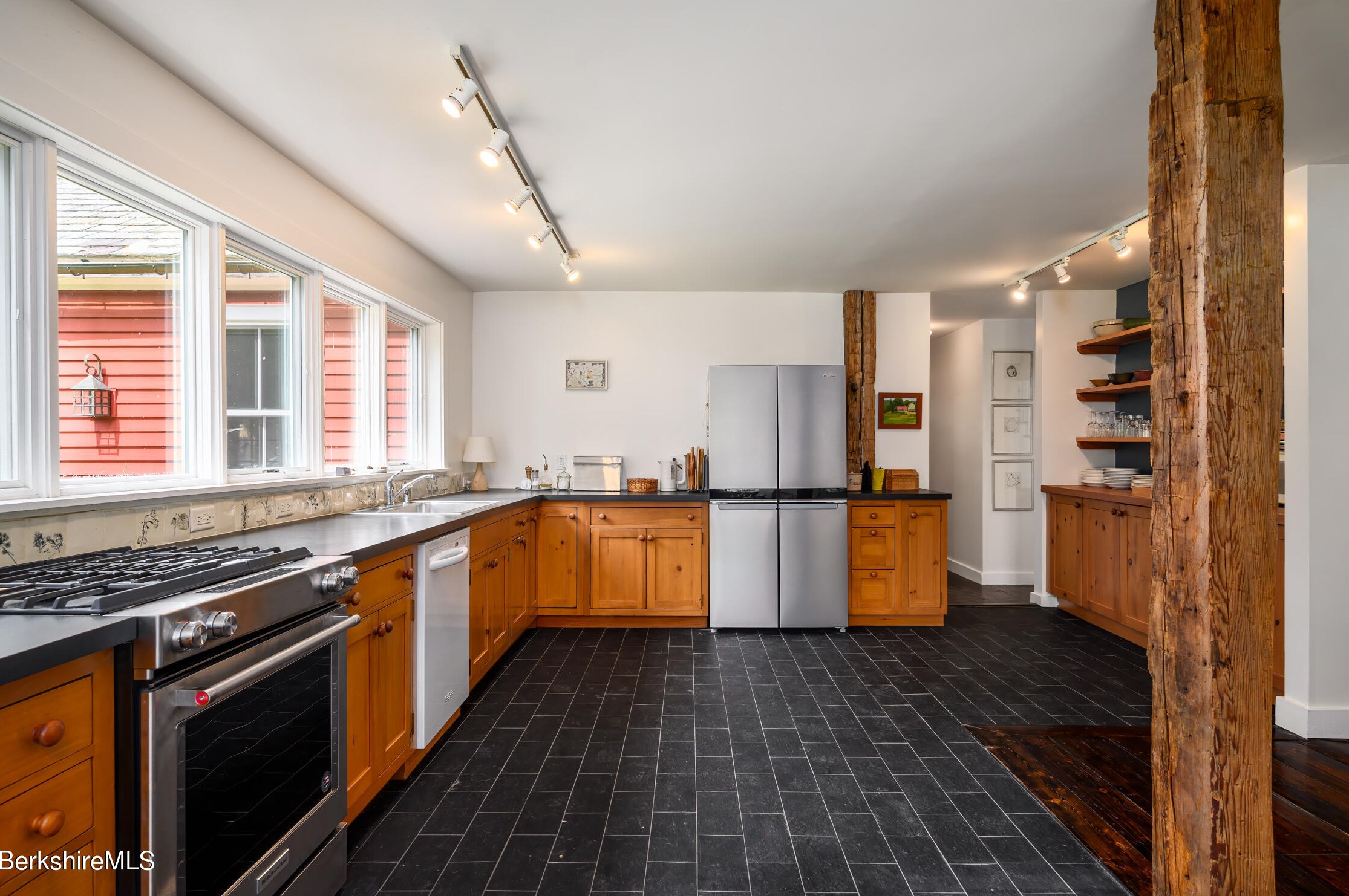 1571 Oblong Rd, Williamstown MA 01267-3096 exterior