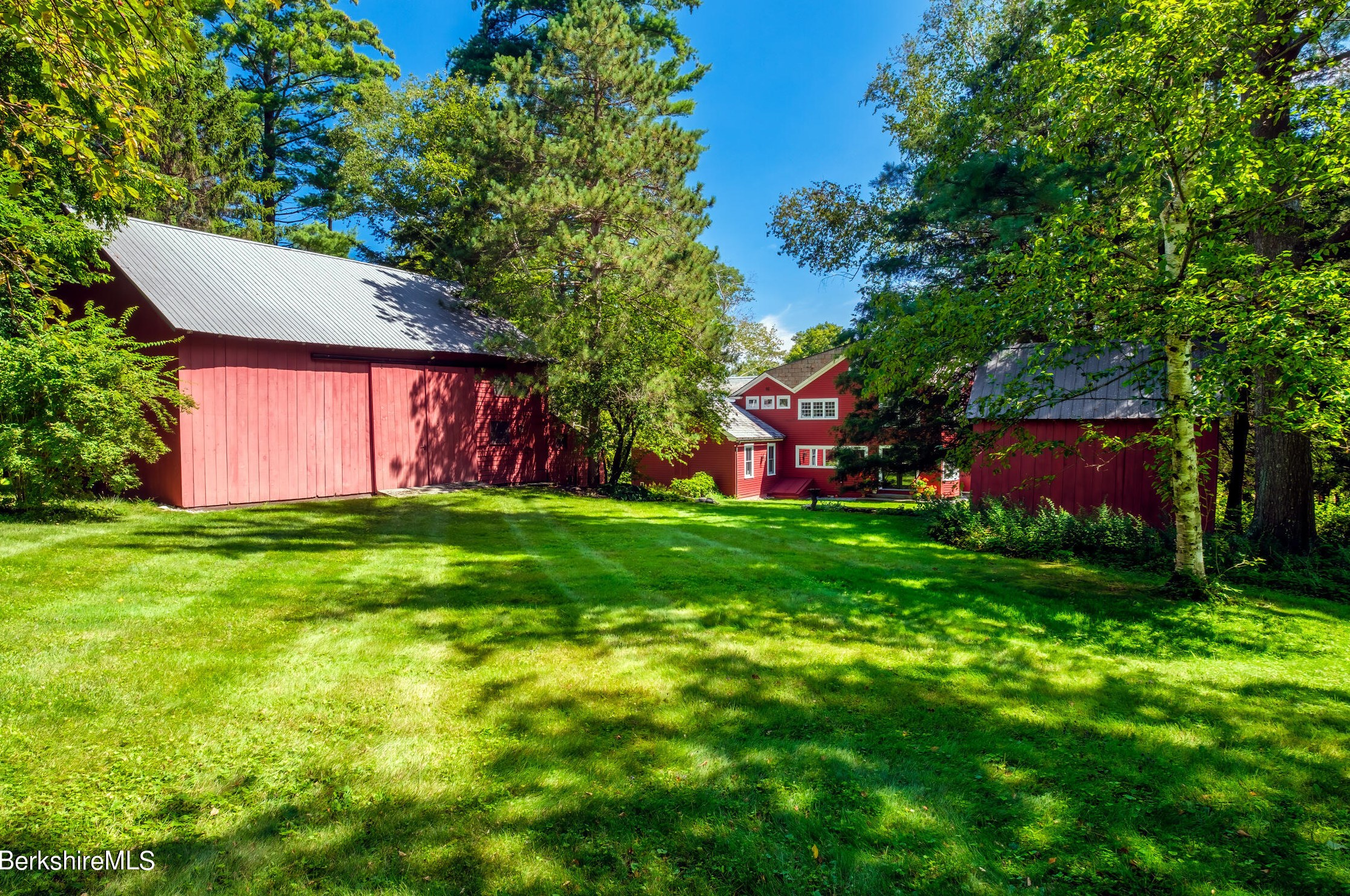 1571 Oblong Rd, Williamstown MA 01267-3096 exterior