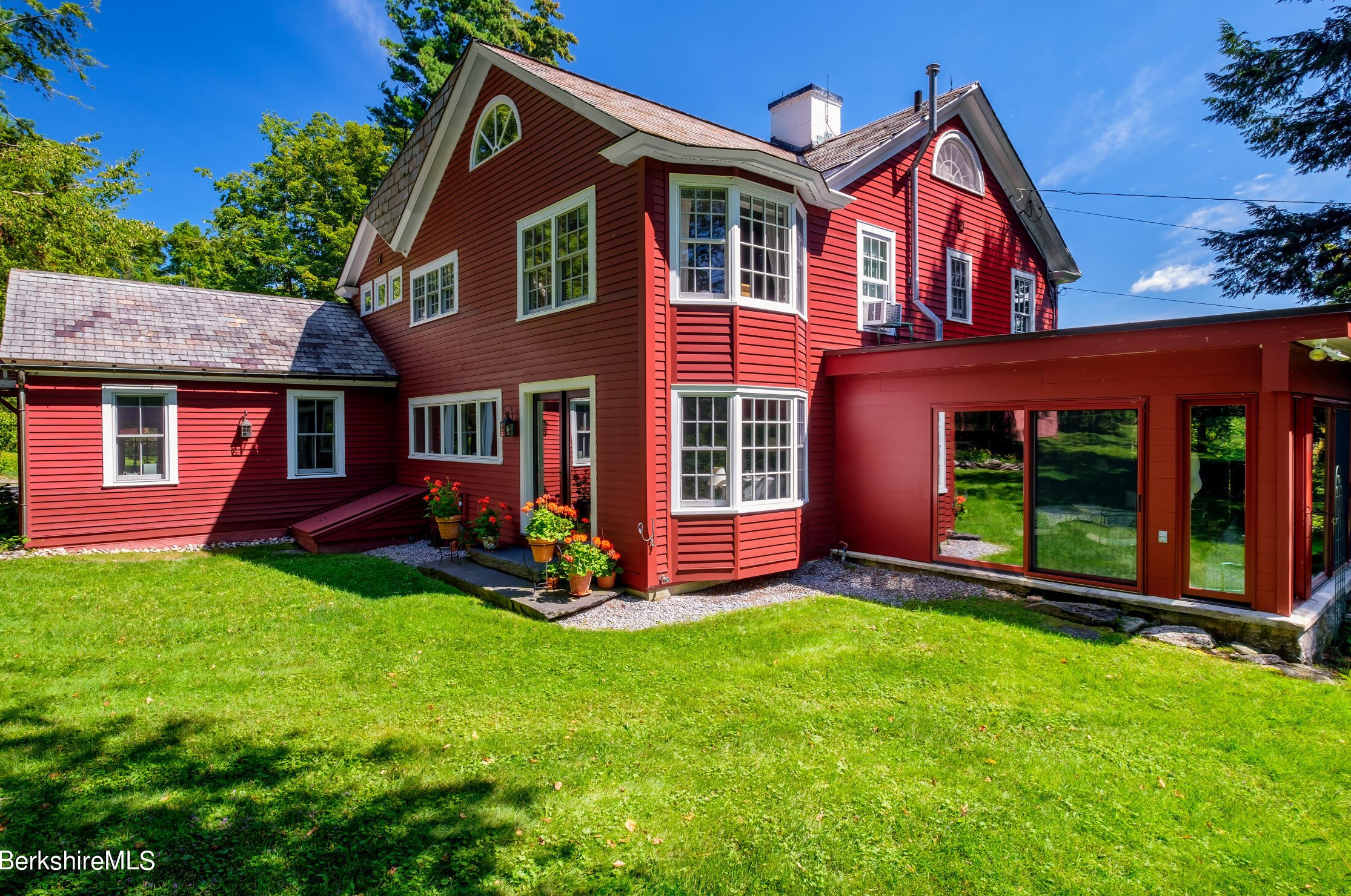 1571 Oblong Rd, Williamstown MA 01267-3096 exterior