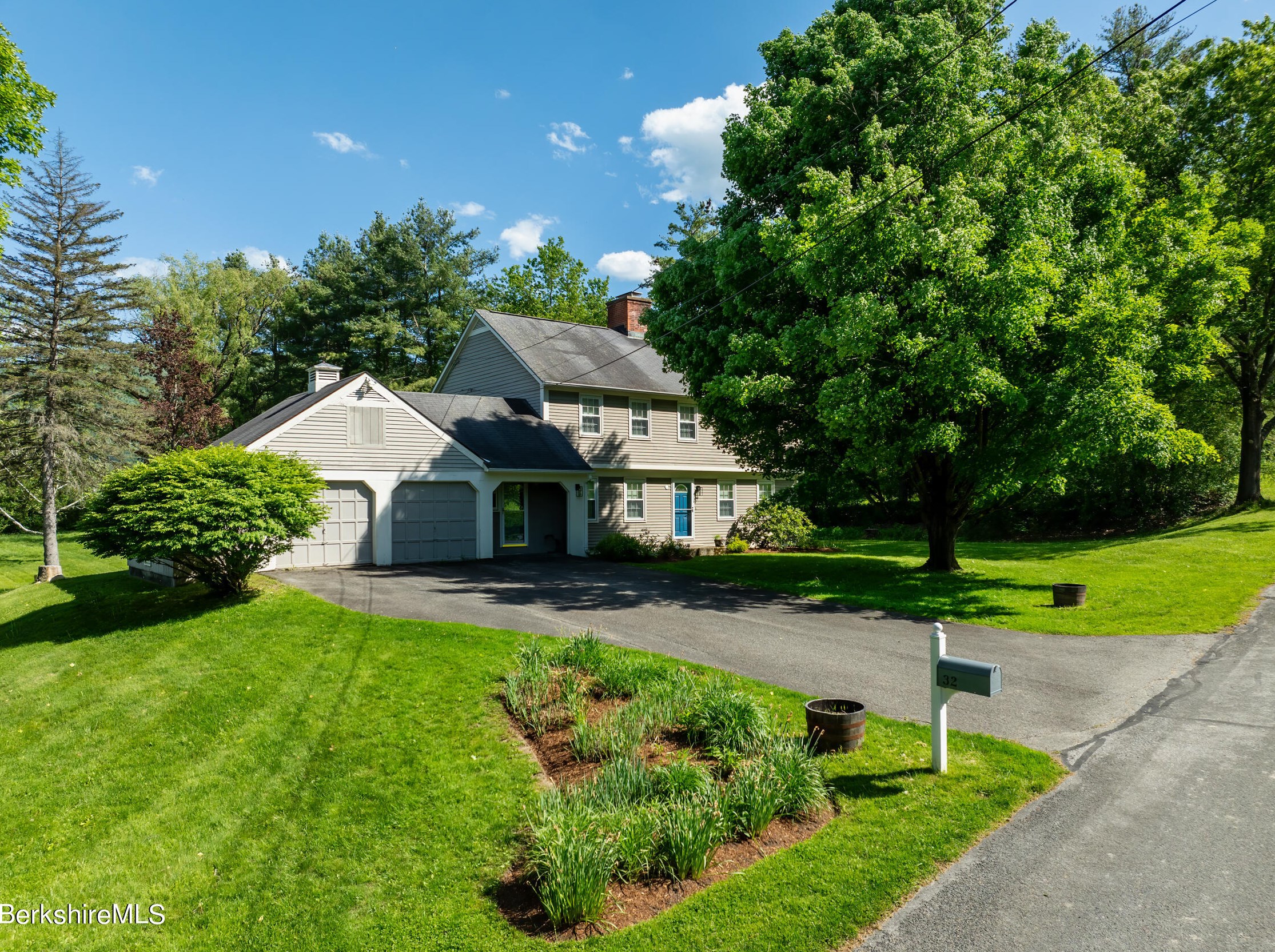 32 Cluett Dr, Williamstown, MA 01267 exterior