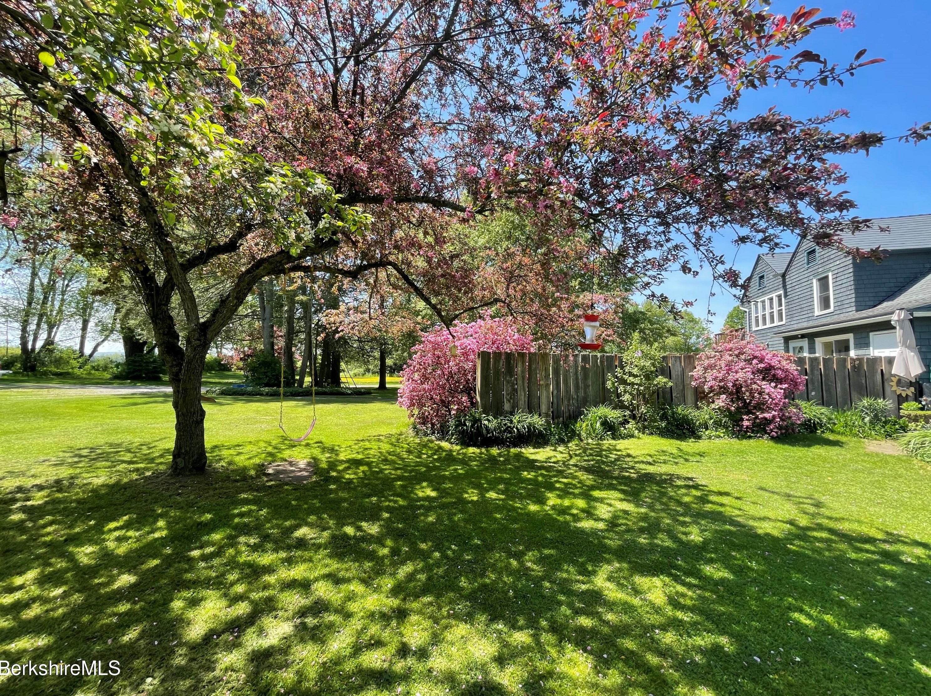 567 Main St, Sheffield MA 01257-9696 exterior