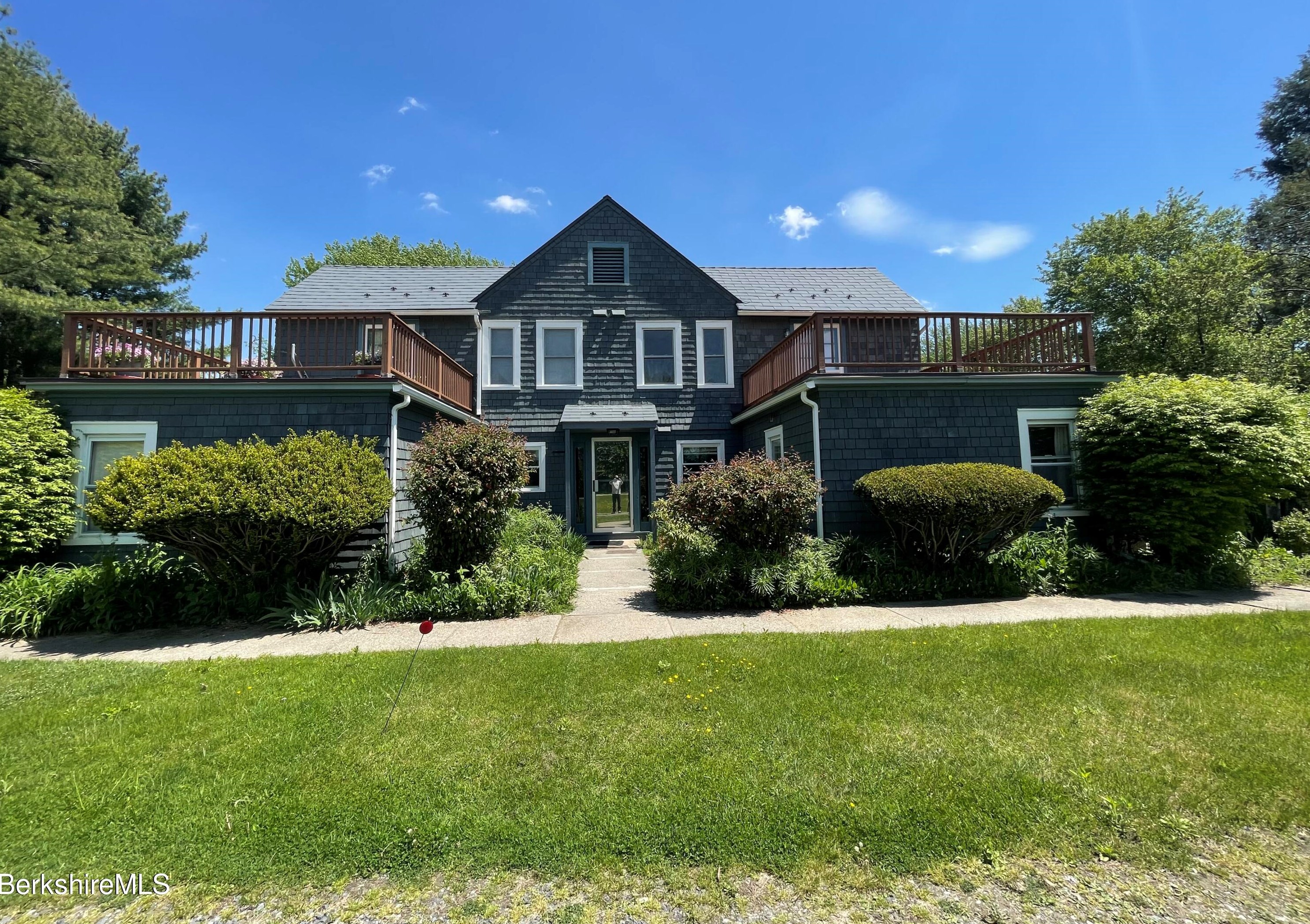 567 Main St, Sheffield MA 01257-9696 exterior