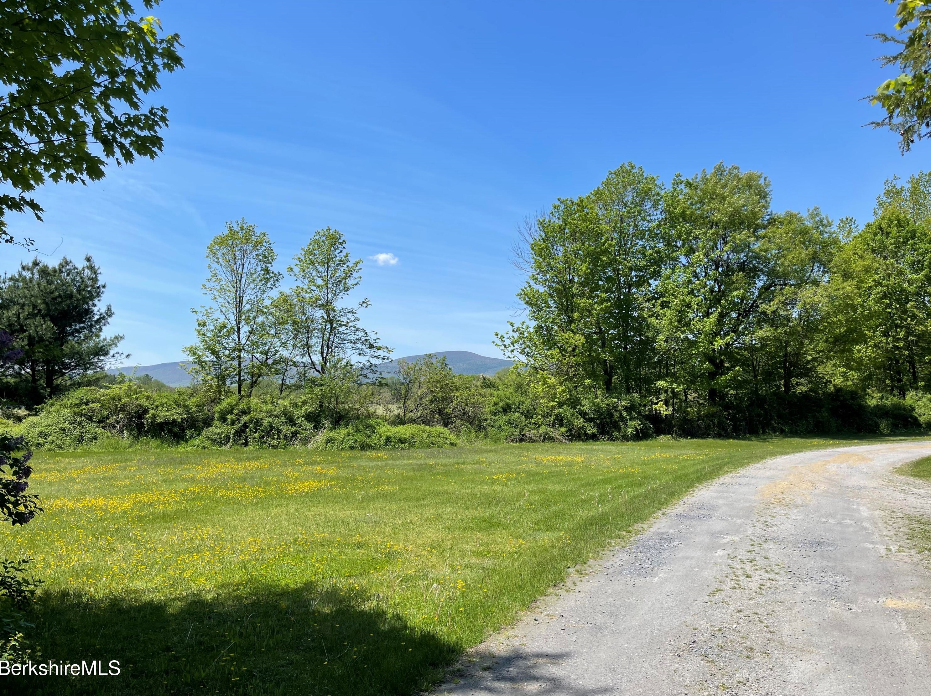 567 Main St, Sheffield MA 01257-9696 exterior